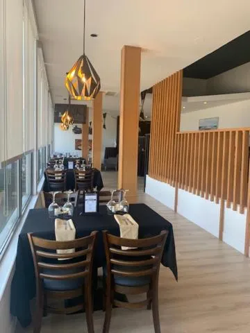 Restaurant/places to eat in Anchor Inn and Suites