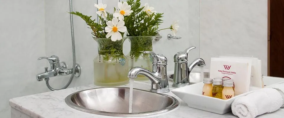 Bathroom in Hotel Península Valdés