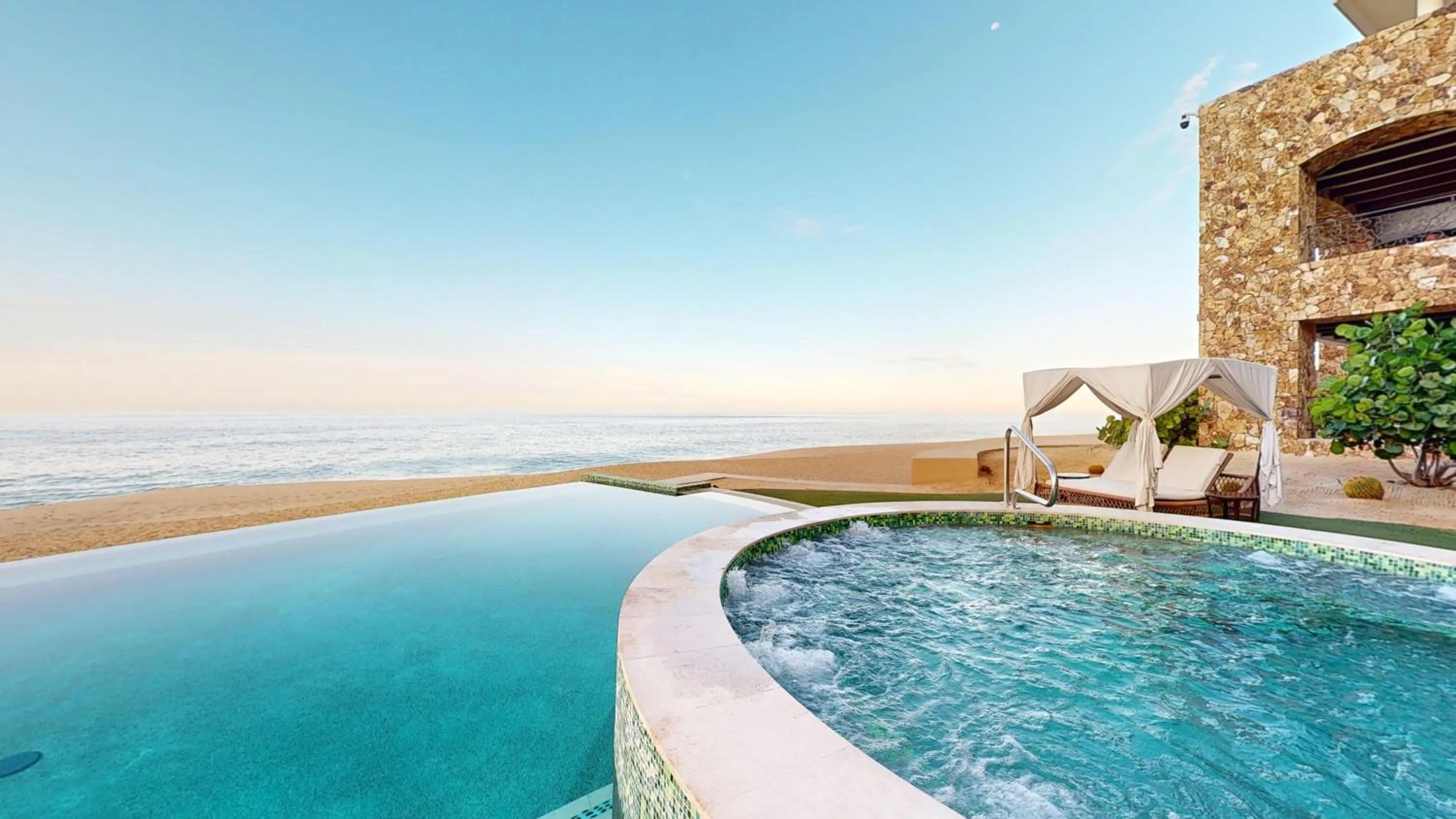 Hot Tub in Grand Solmar Land's End Resort & Spa