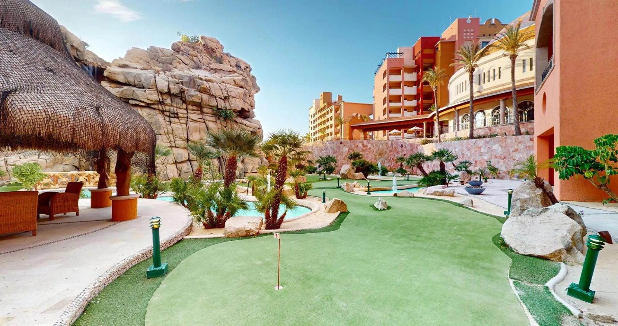 Minigolf in Grand Solmar Land's End Resort & Spa