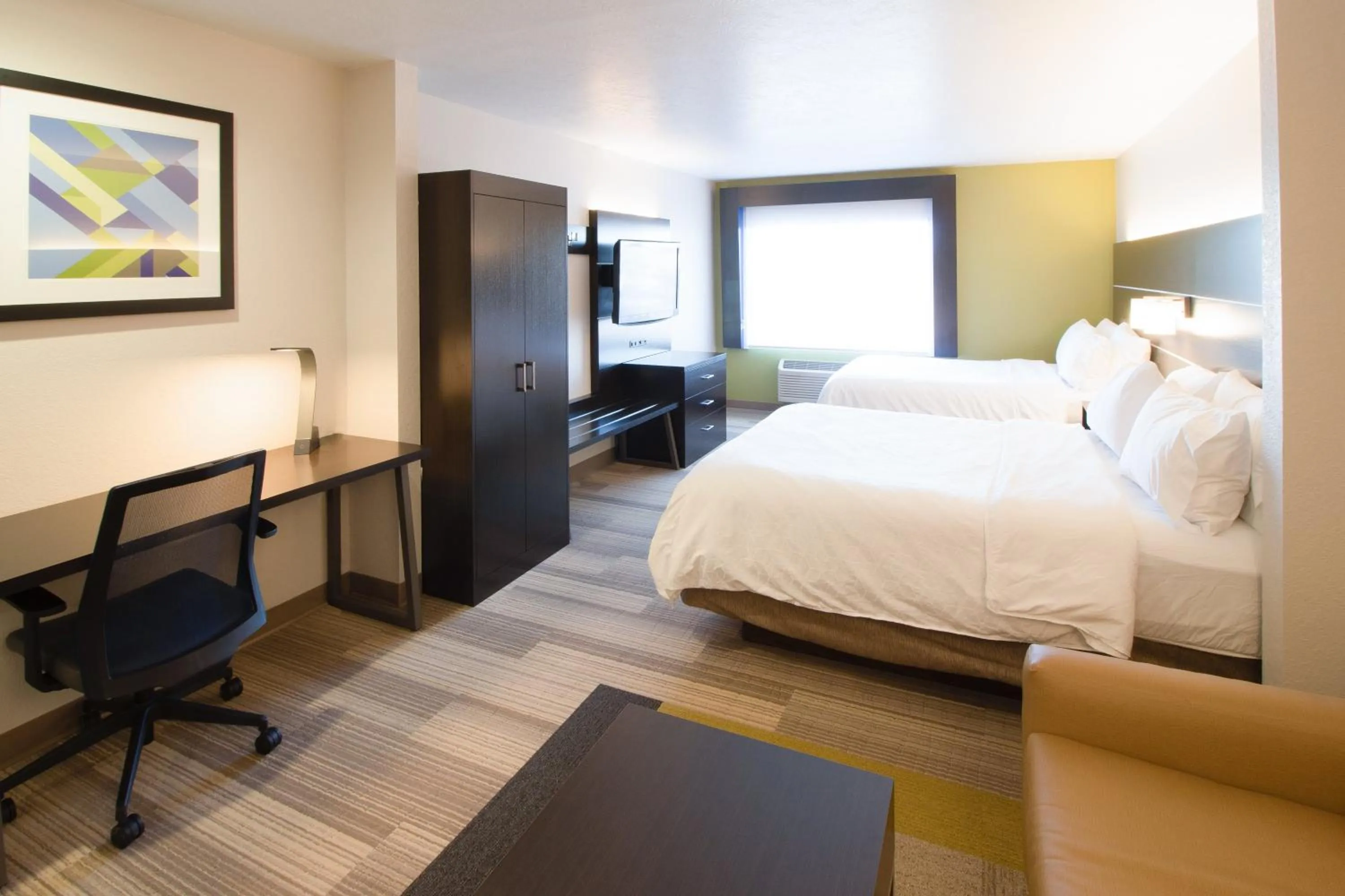 Bedroom, Bed in Holiday Inn Express & Suites - Worthington by IHG