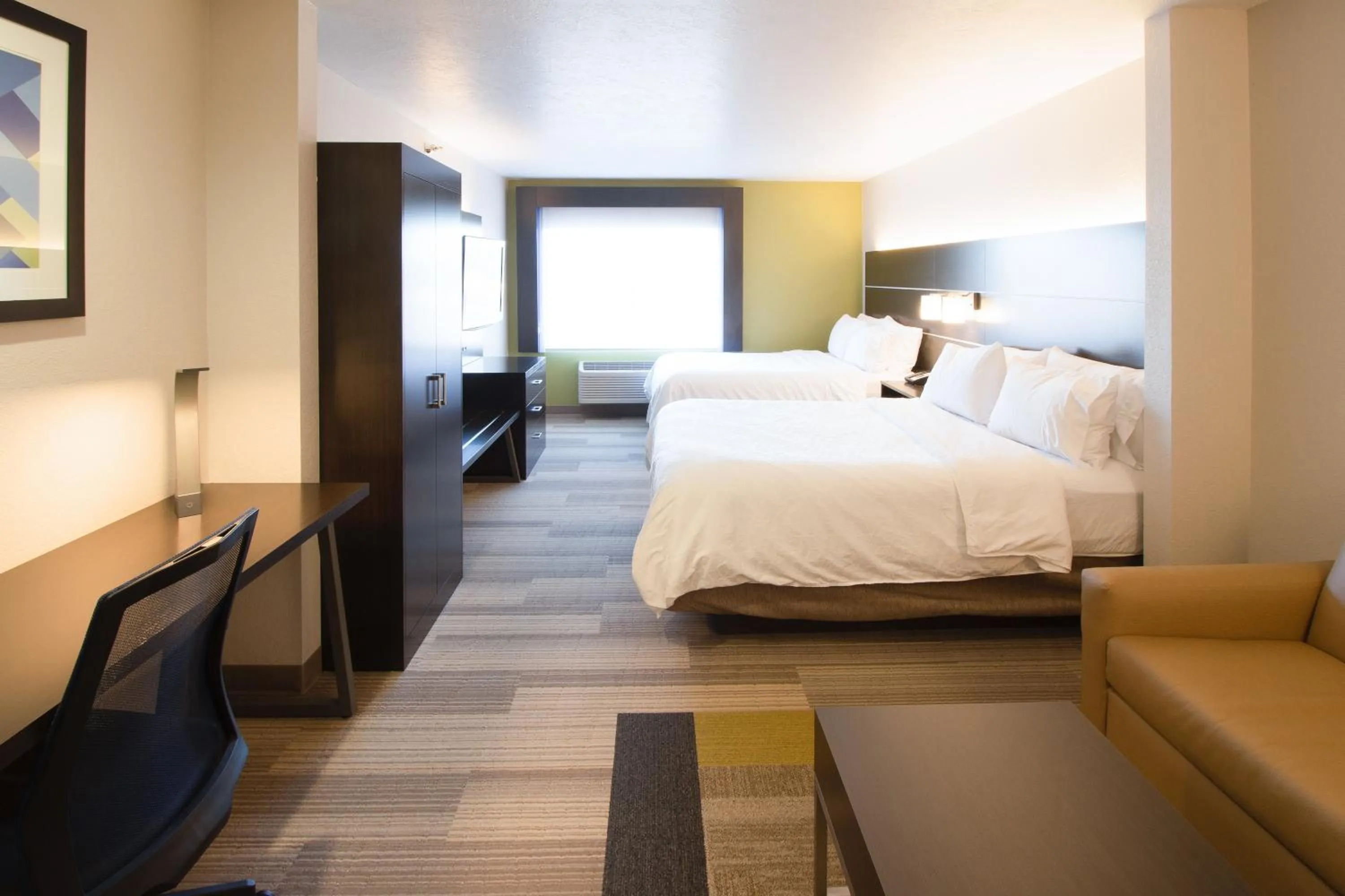 Bedroom, Bed in Holiday Inn Express & Suites - Worthington by IHG
