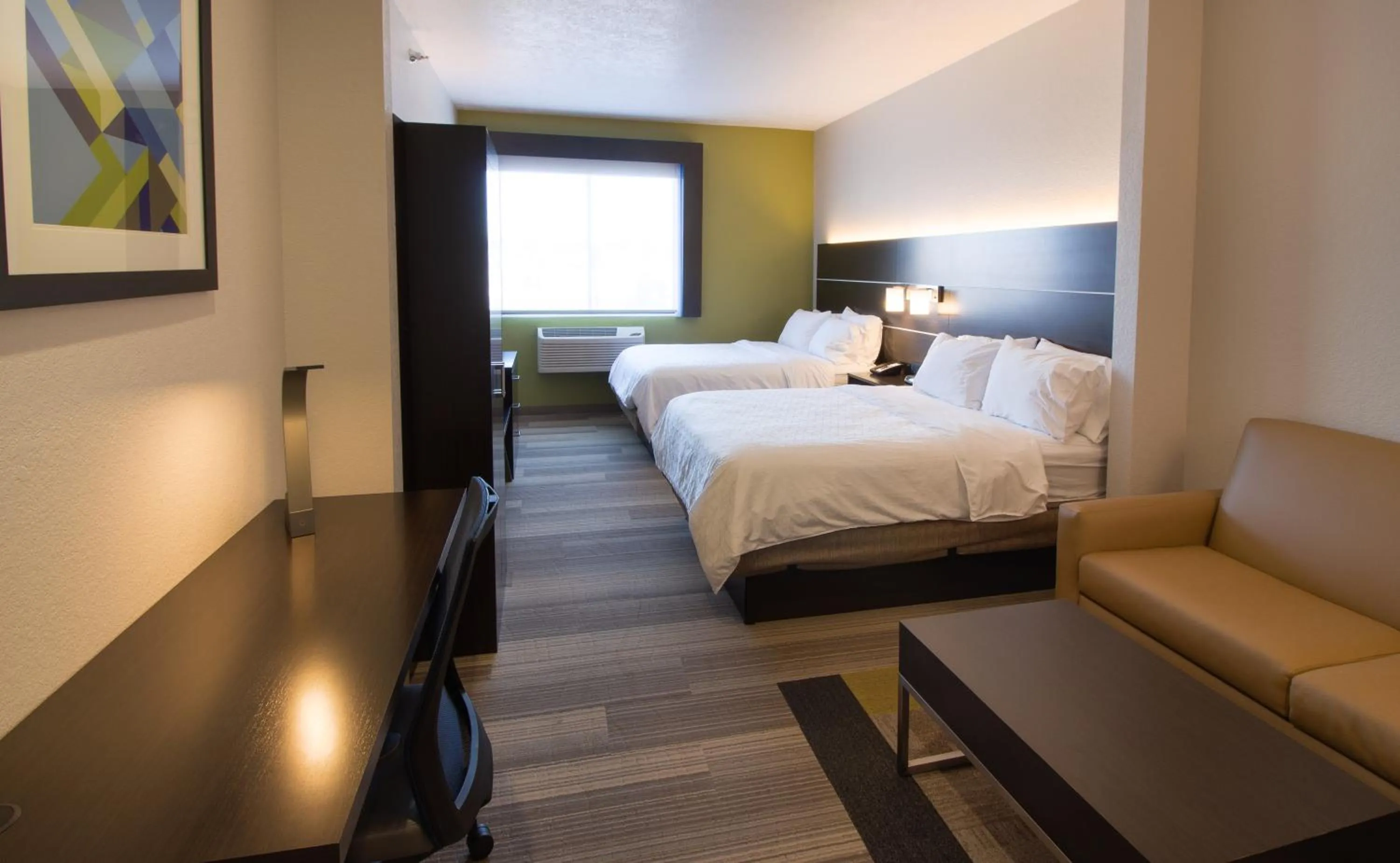 Bedroom, Bed in Holiday Inn Express & Suites - Worthington by IHG