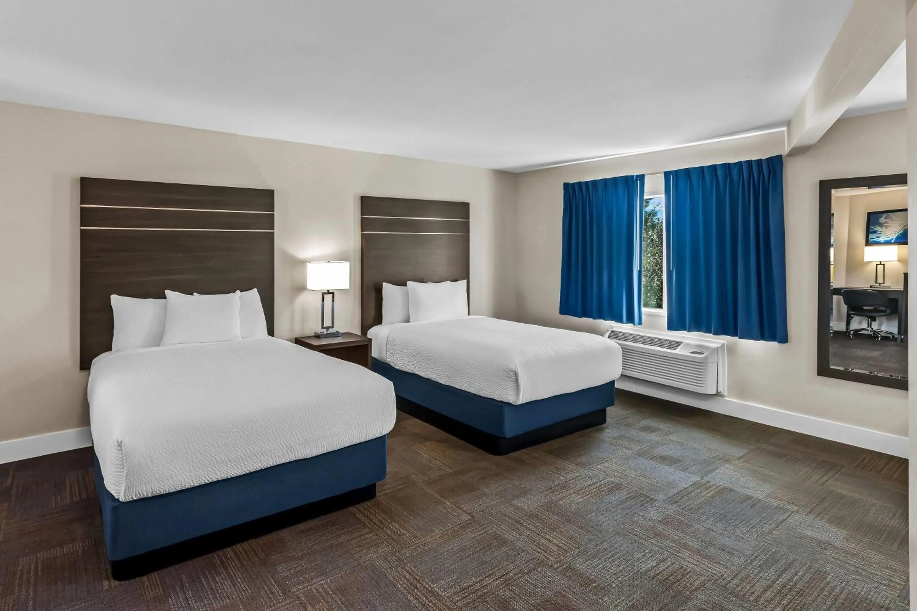 Bed in Travelodge by Wyndham Santa Rosa Wine Country