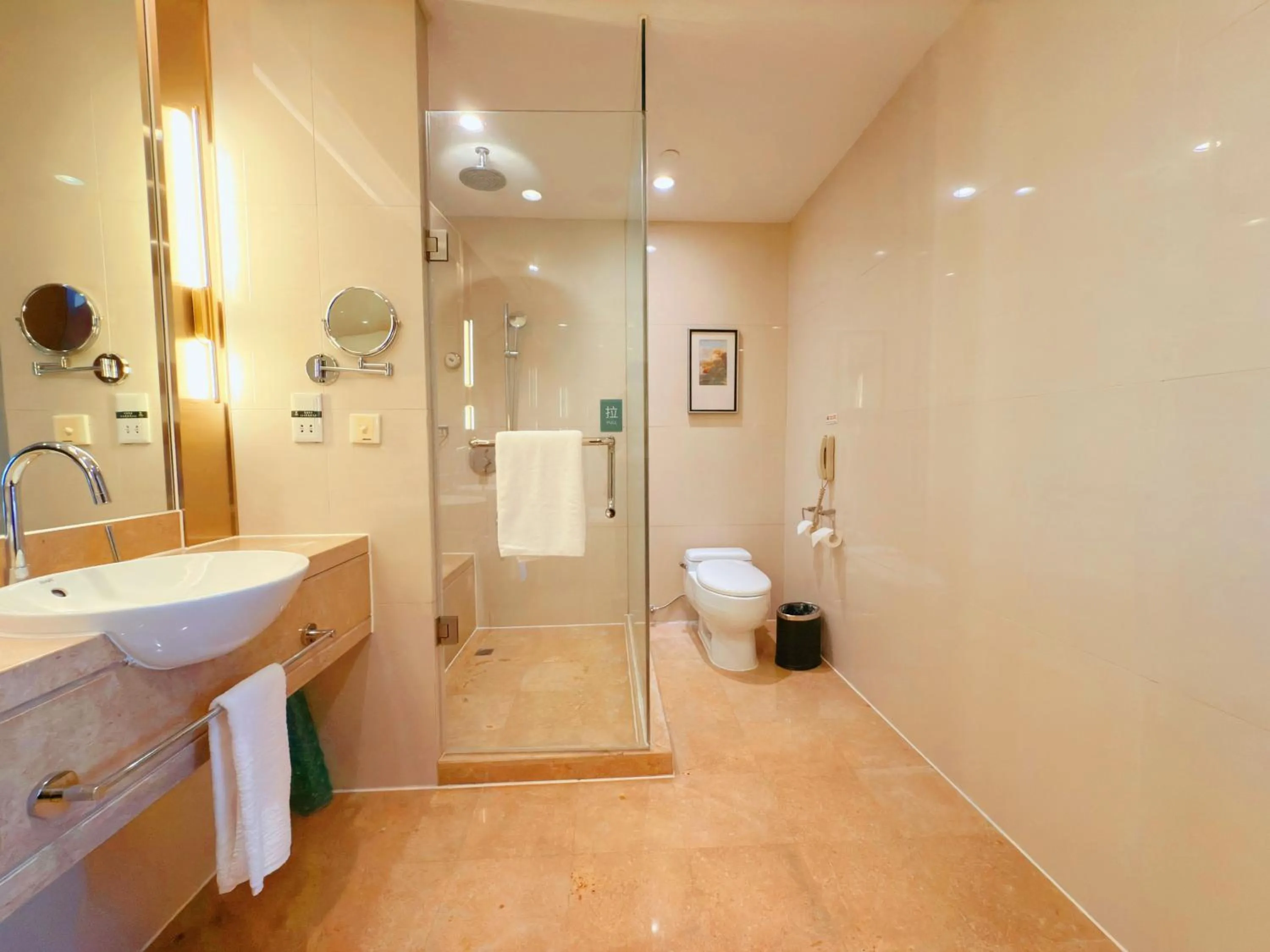 Toilet in Holiday Inn Xiaoshan by IHG
