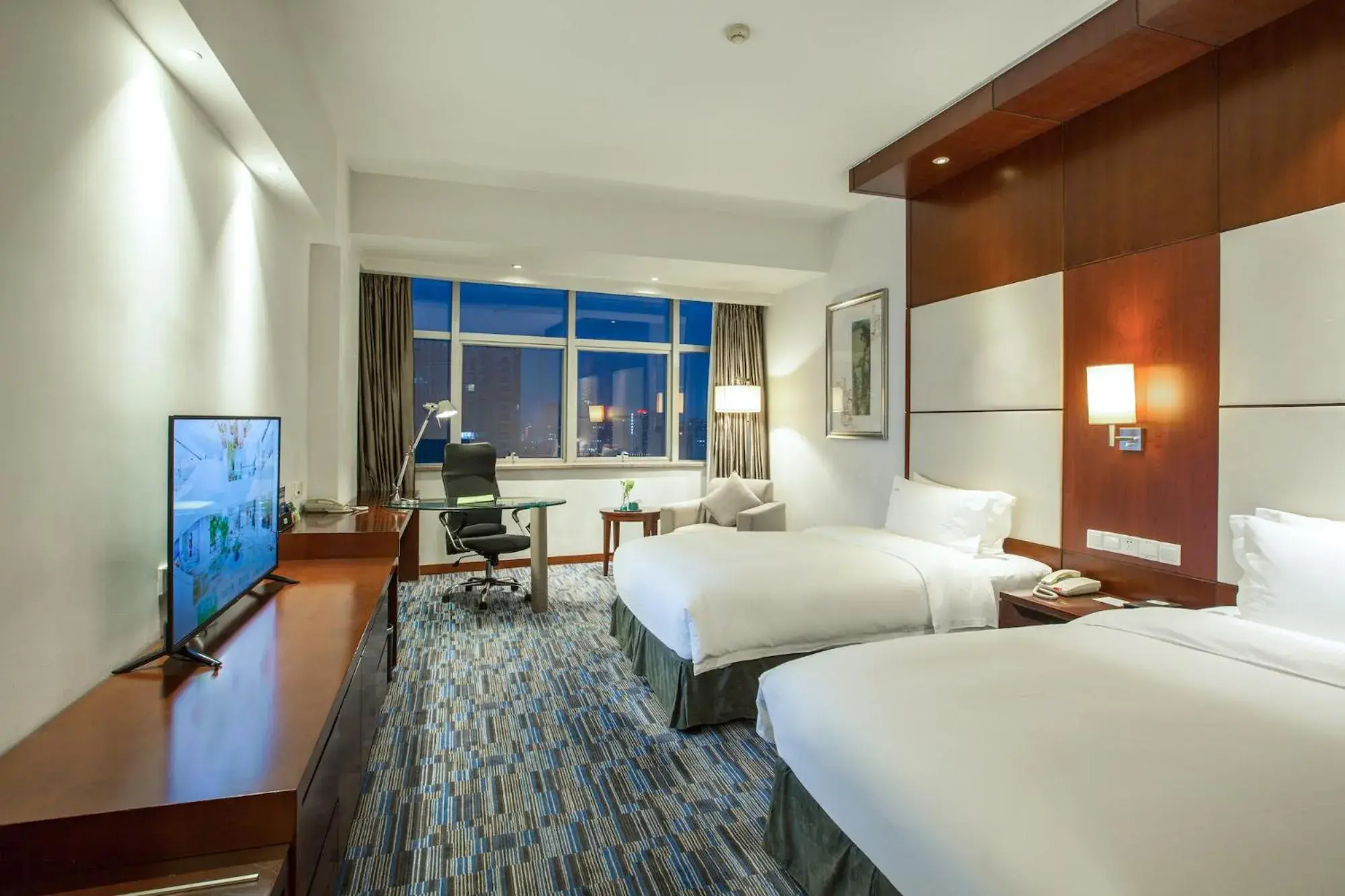 Premium Room with Two Single Beds in Holiday Inn Xiaoshan by IHG Premium Room with Two Single Beds in Holiday Inn Xiaoshan by IHG