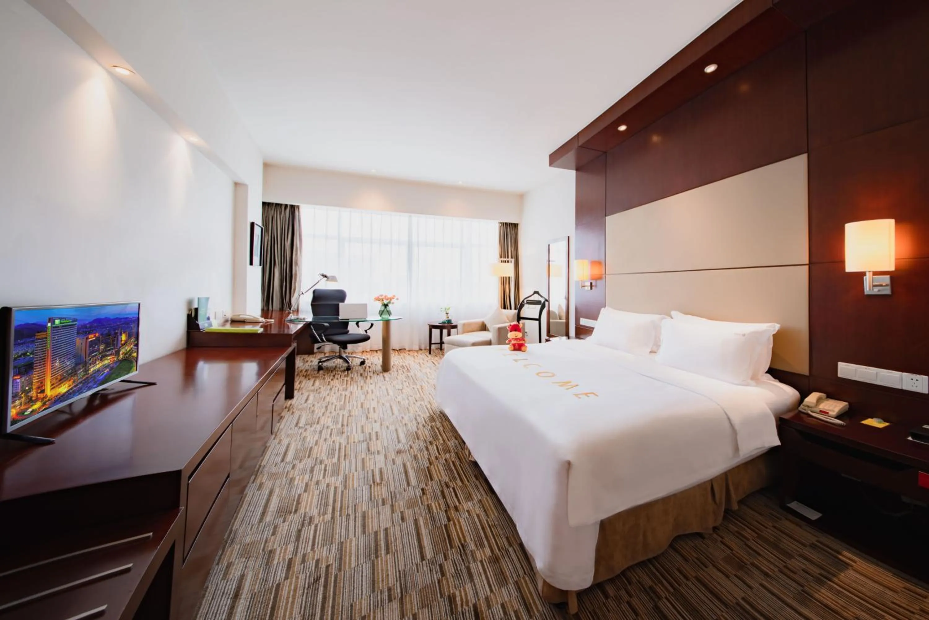 Photo of the whole room, Bed in Holiday Inn Xiaoshan by IHG