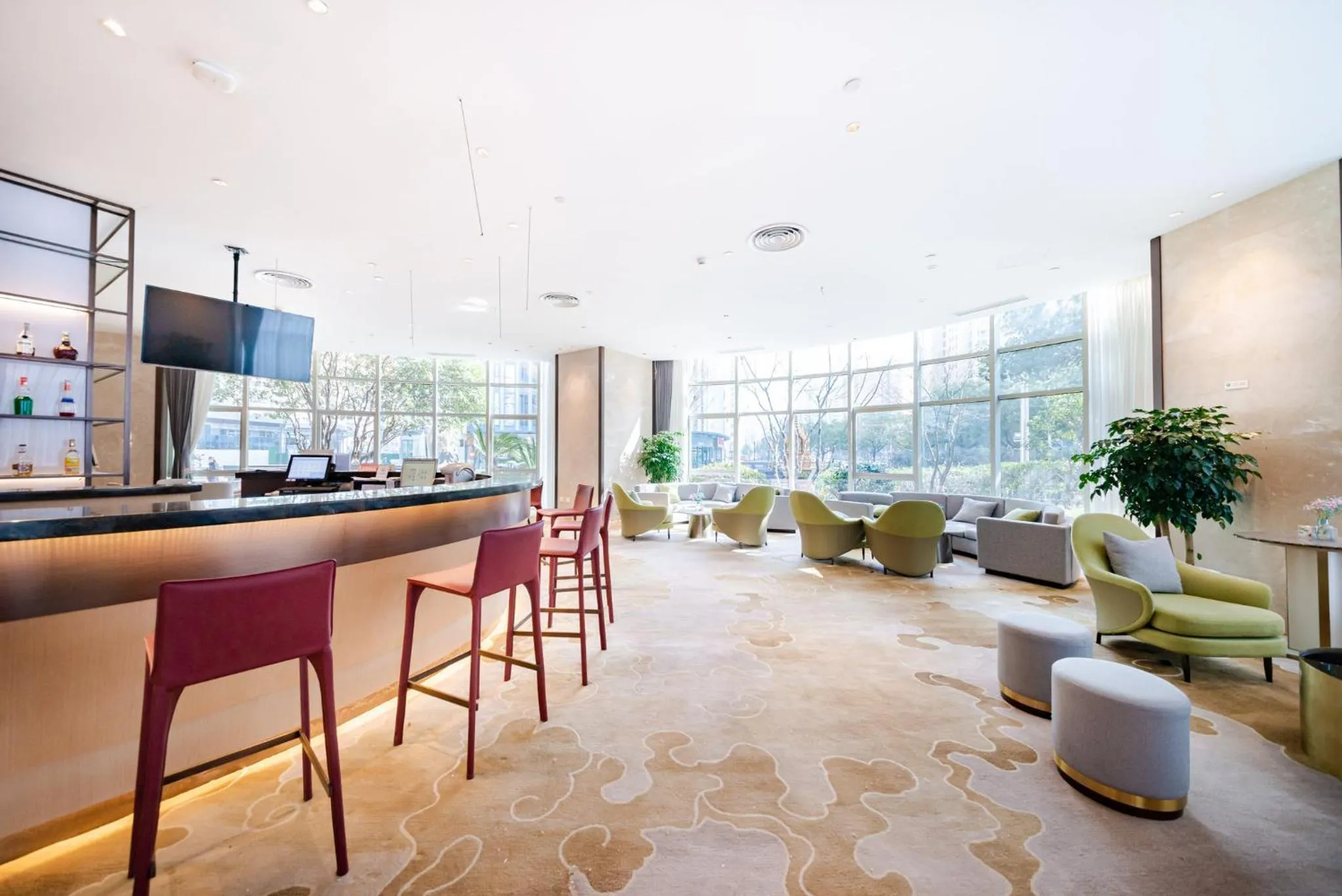Lounge or bar in Holiday Inn Xiaoshan by IHG