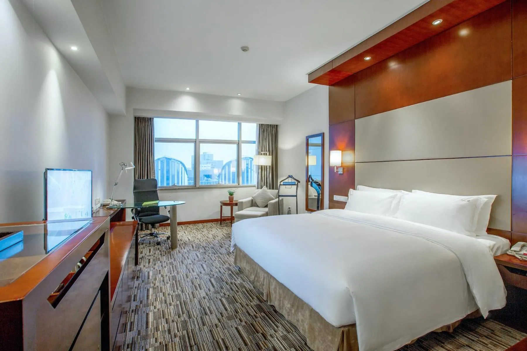 Photo of the whole room, Bed in Holiday Inn Xiaoshan by IHG