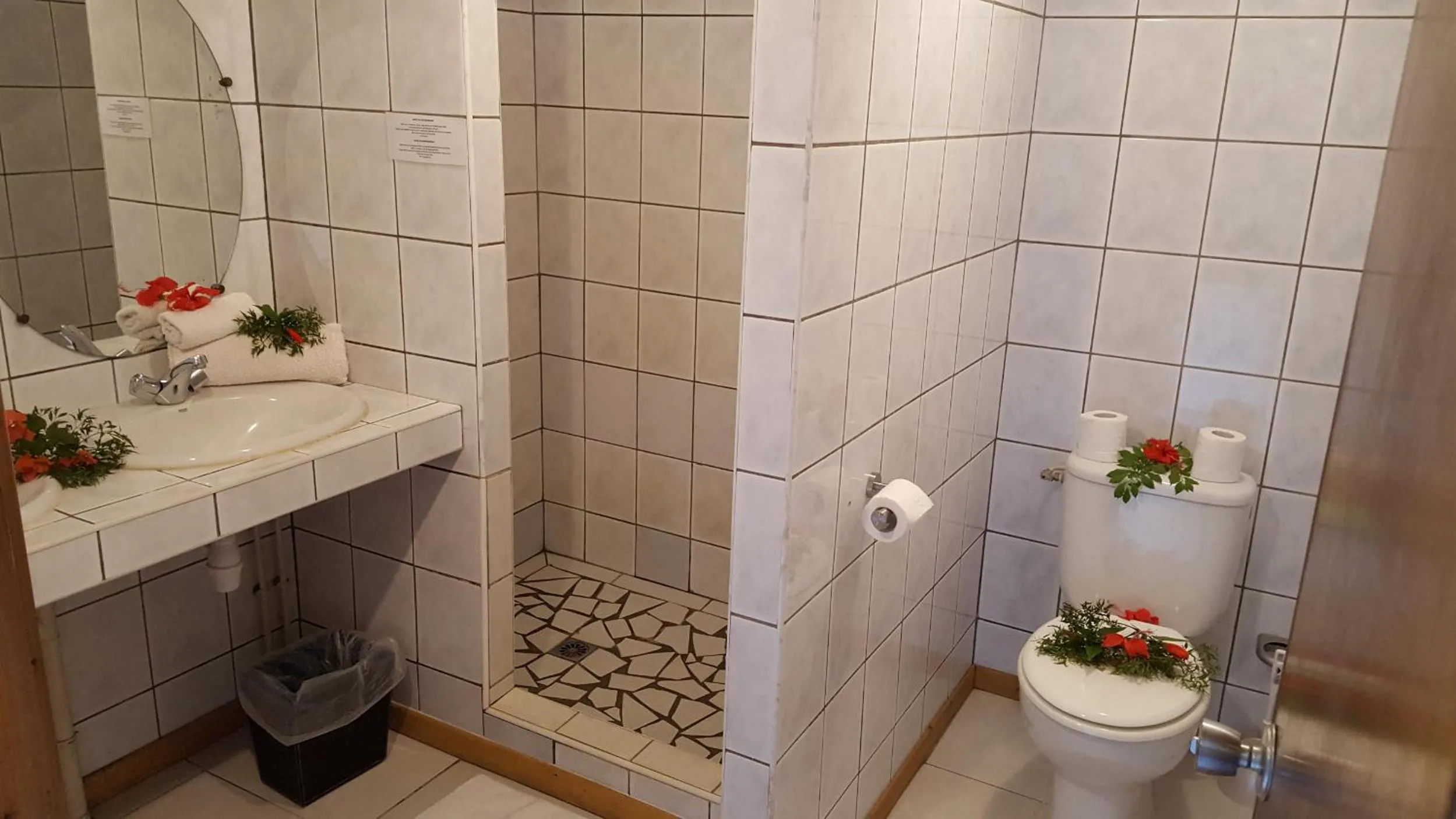 Shower in Hotel Hibiscus