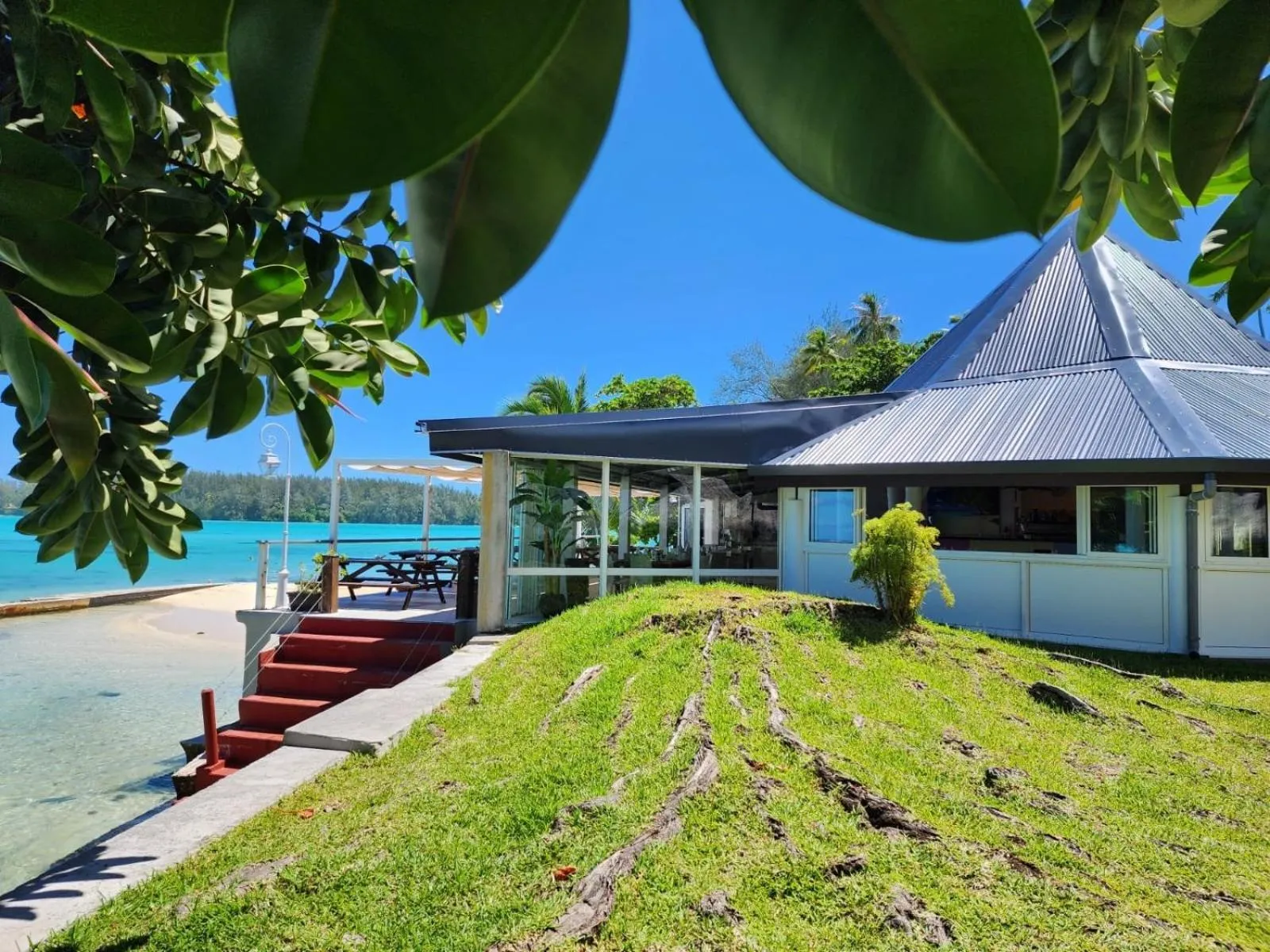 Restaurant/places to eat in Hotel Hibiscus