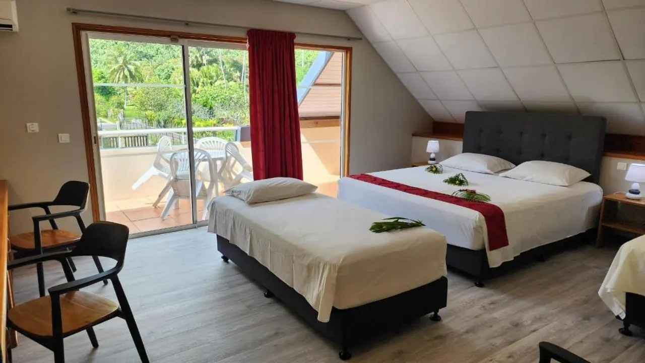 Photo of the whole room, Bed in Hotel Hibiscus