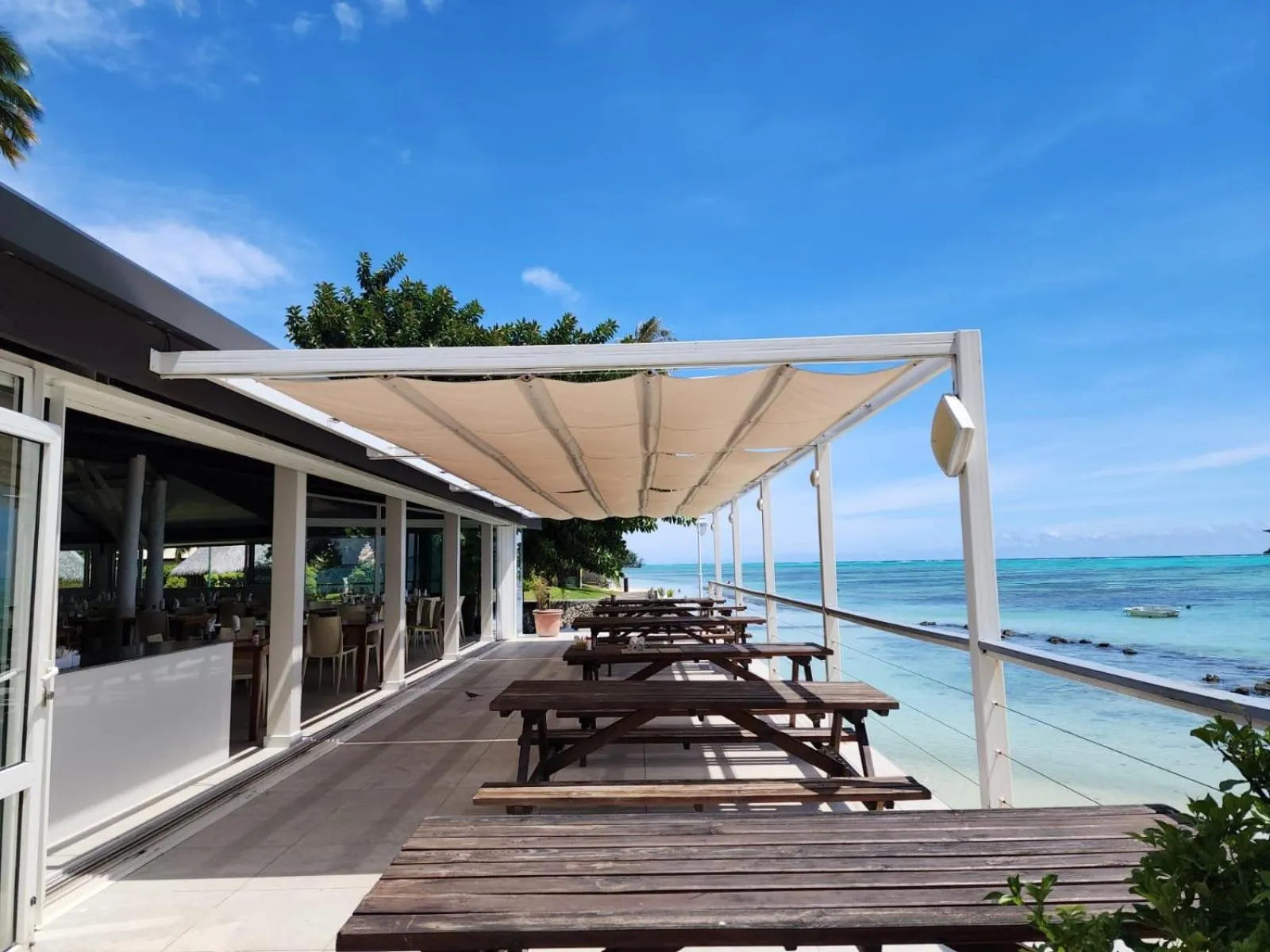 Restaurant/places to eat in Hotel Hibiscus