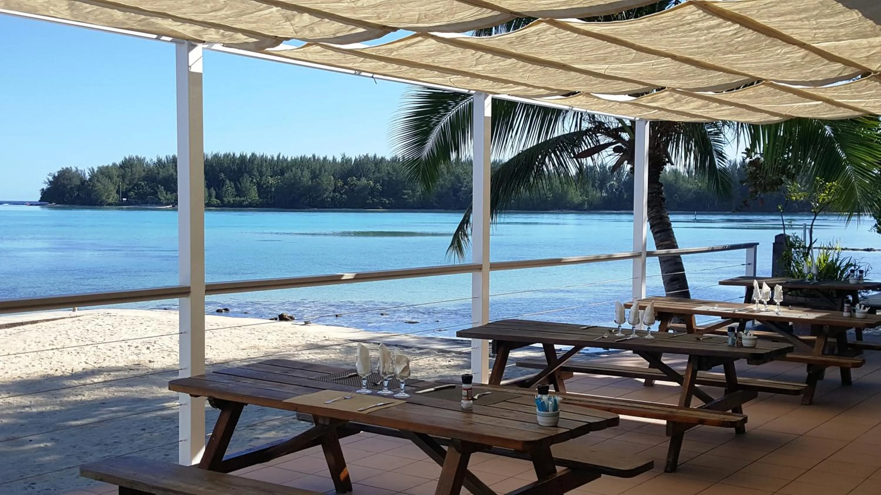 Restaurant/places to eat in Hotel Hibiscus