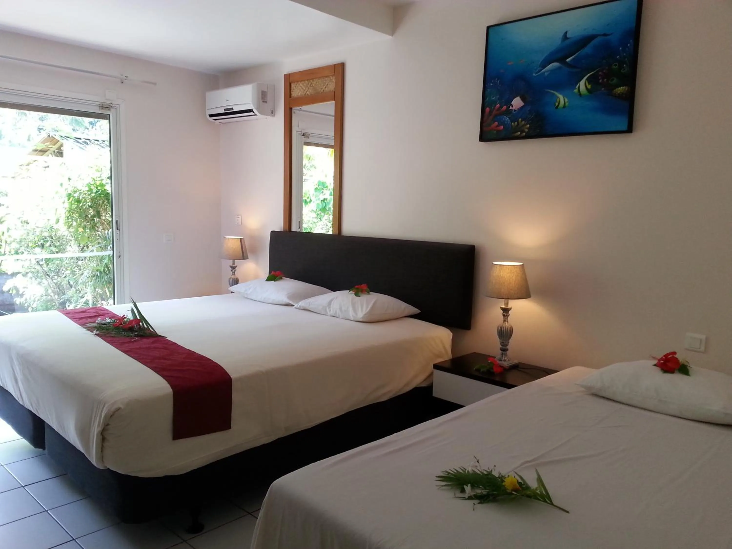 Bathroom, Bed in Hotel Hibiscus