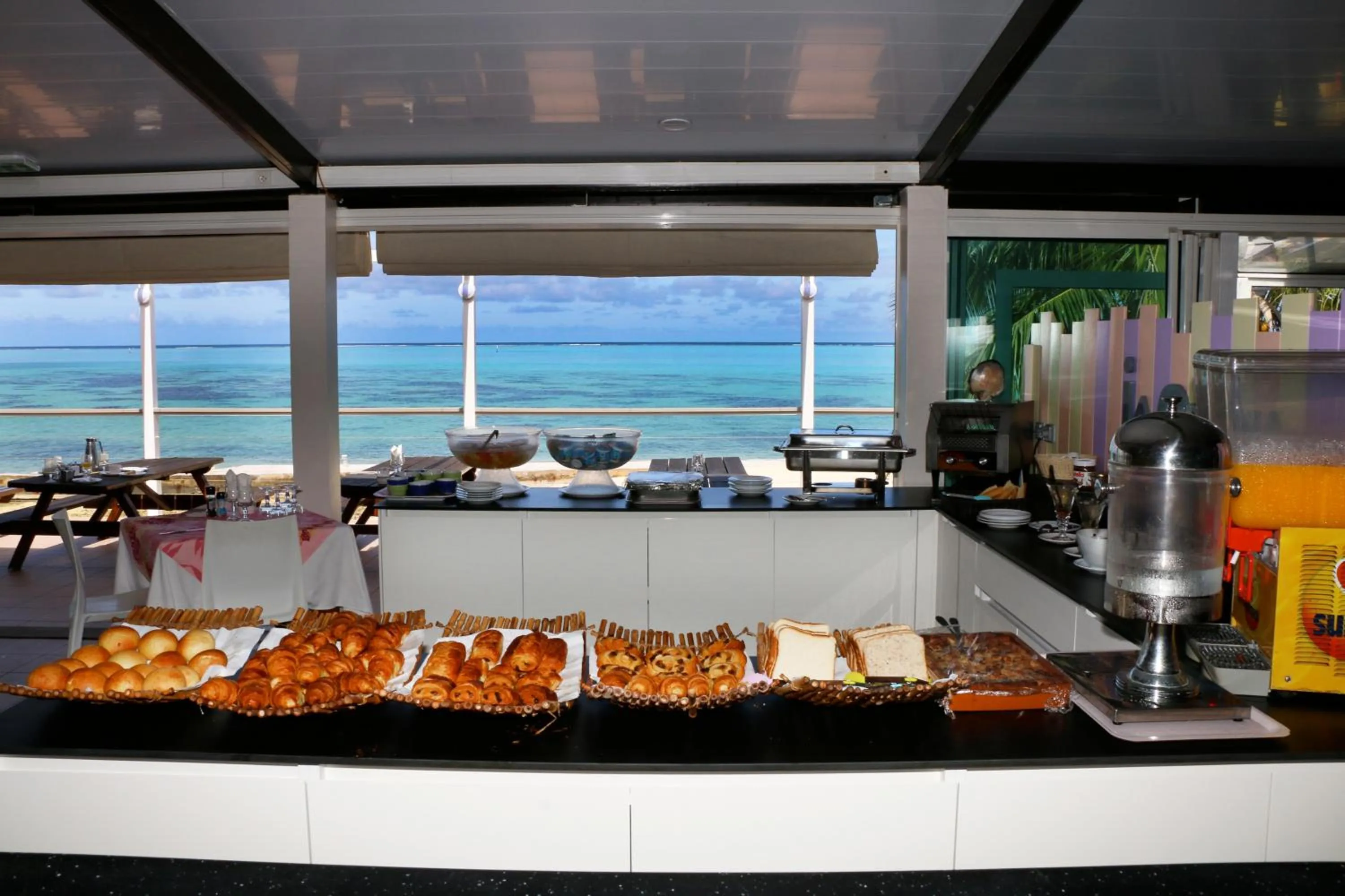 Restaurant/places to eat in Hotel Hibiscus