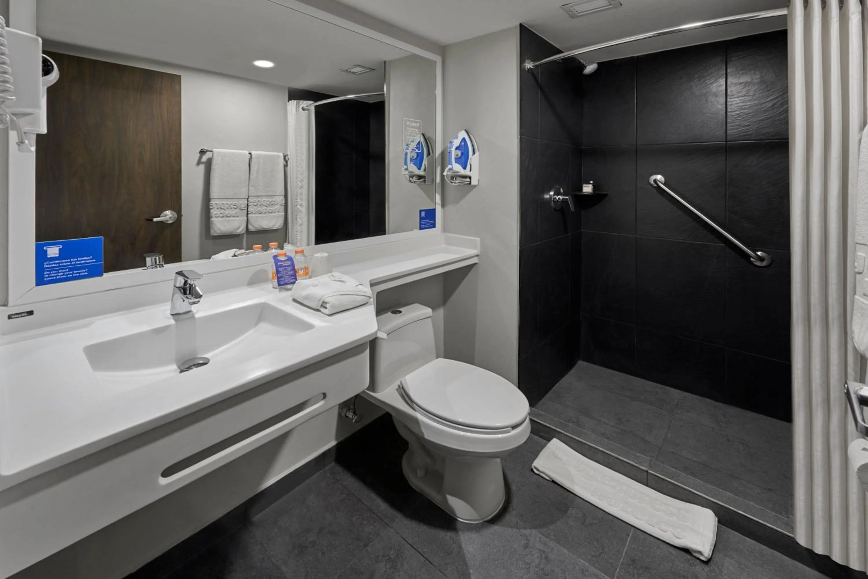 Bathroom in City Express by Marriott Tepic