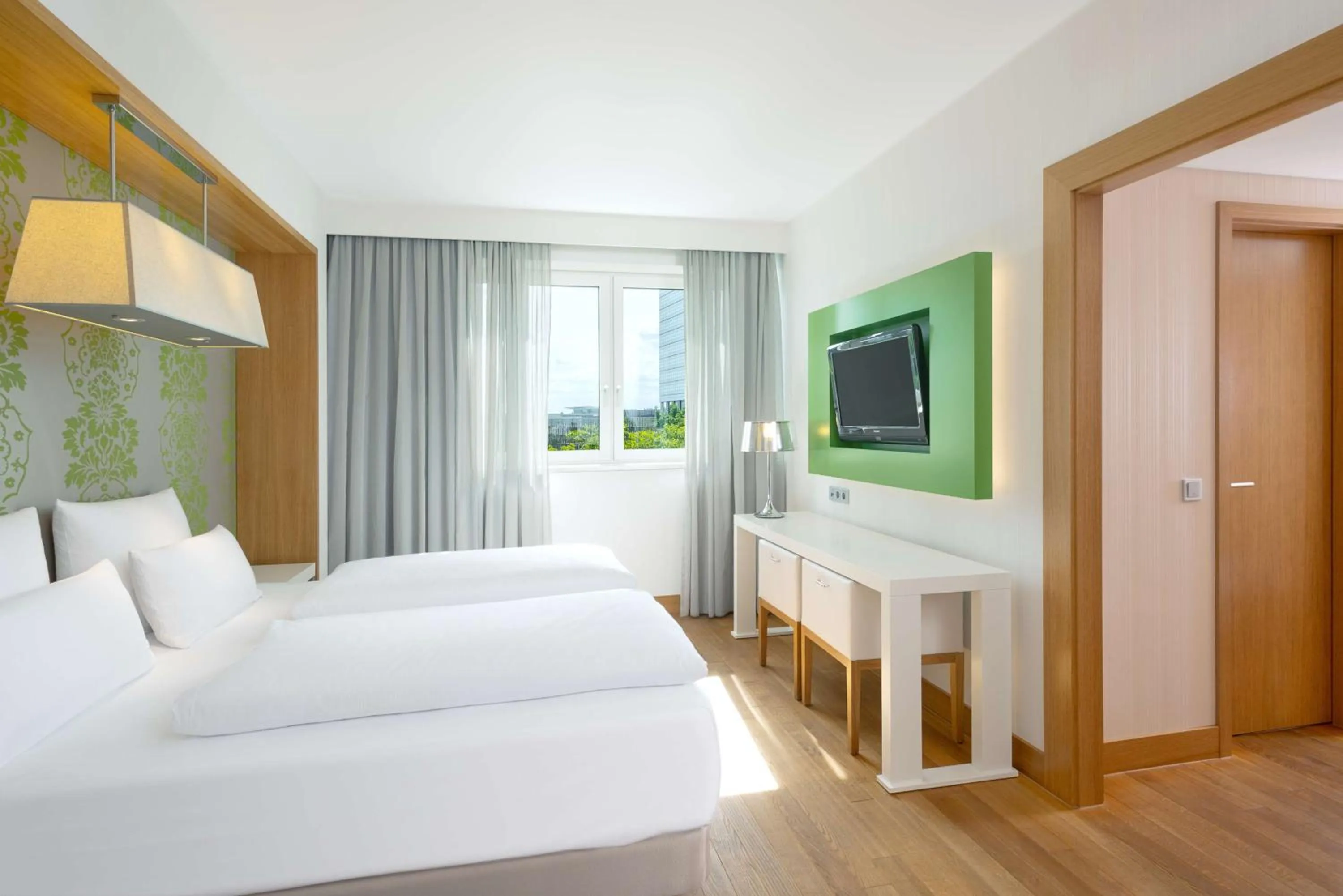 Bedroom, Bed in NH Frankfurt Messe