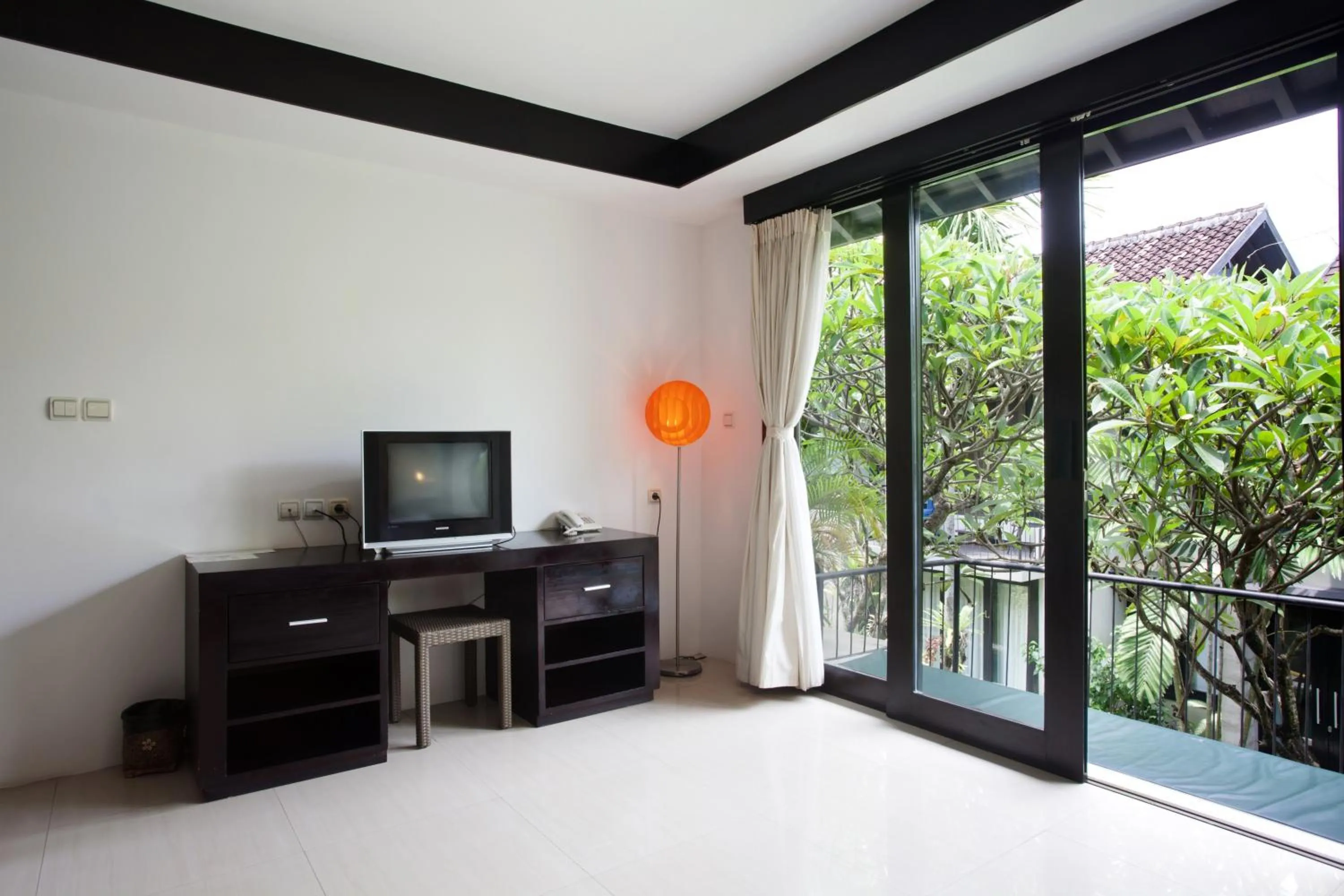 TV and multimedia in S'cape Condotel