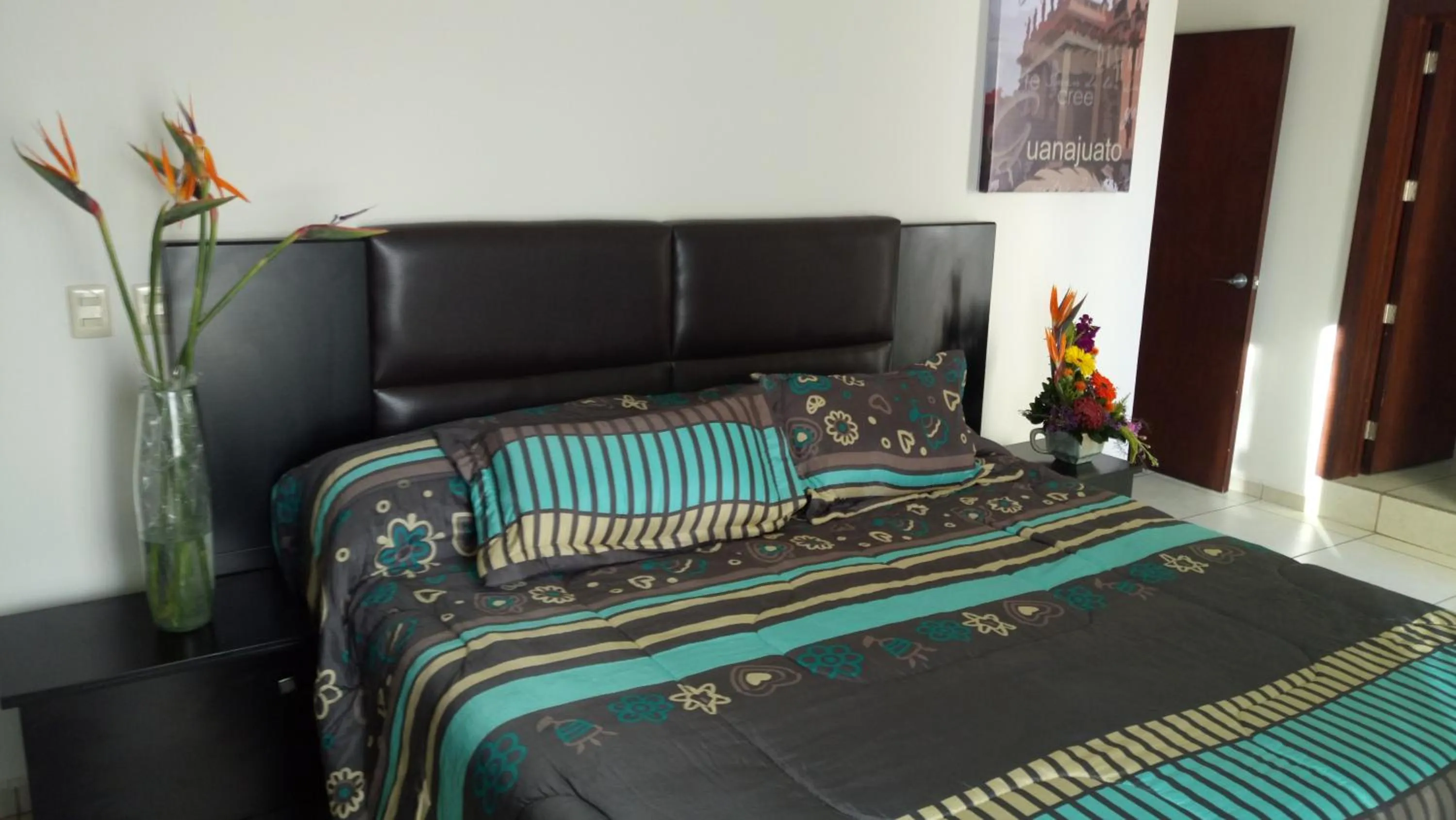 Photo of the whole room, Bed in Suites Sta Tere