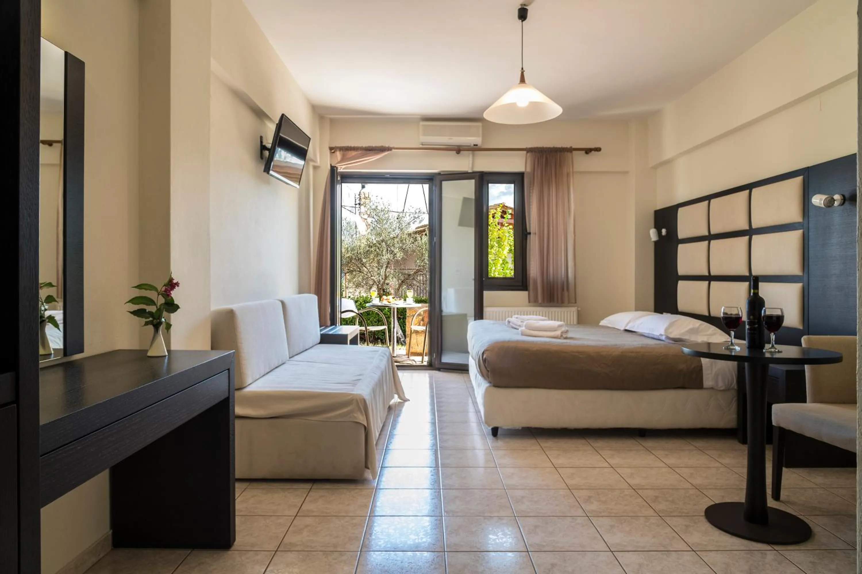 Photo of the whole room, Bed in Thermios Apollon