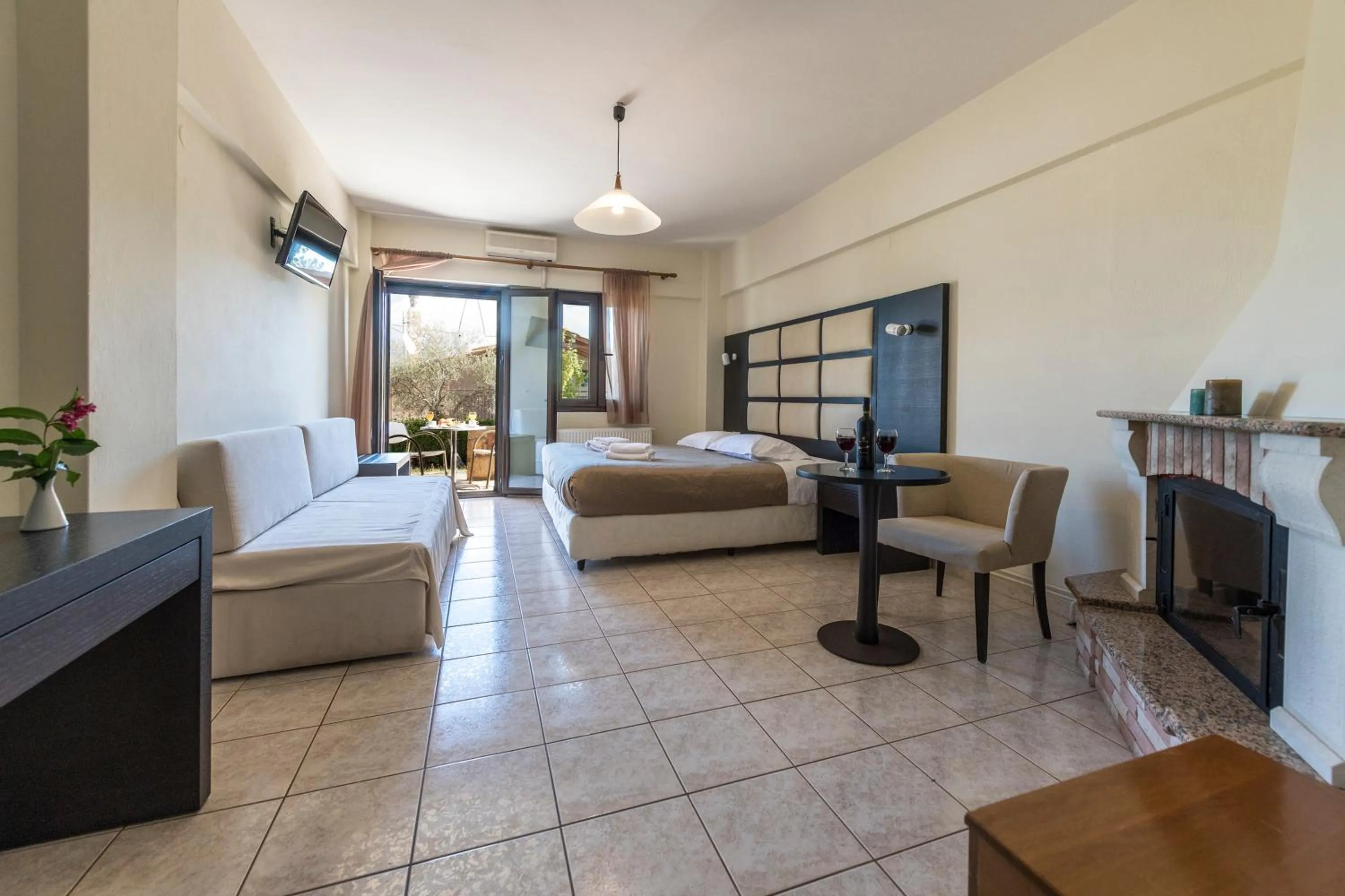 Property building in Thermios Apollon