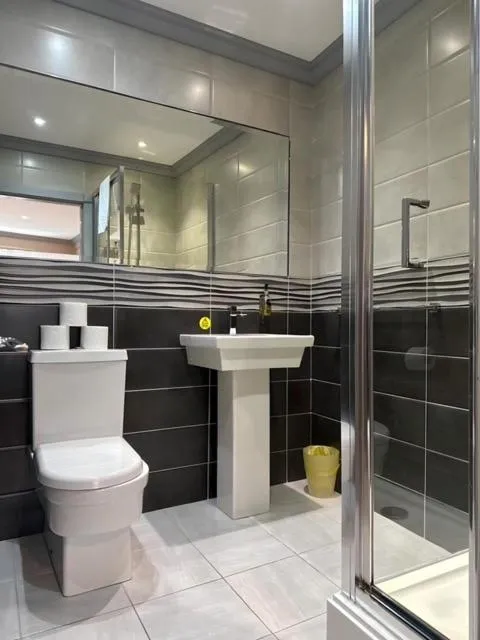 Bathroom in Central Station Hotel Liverpool