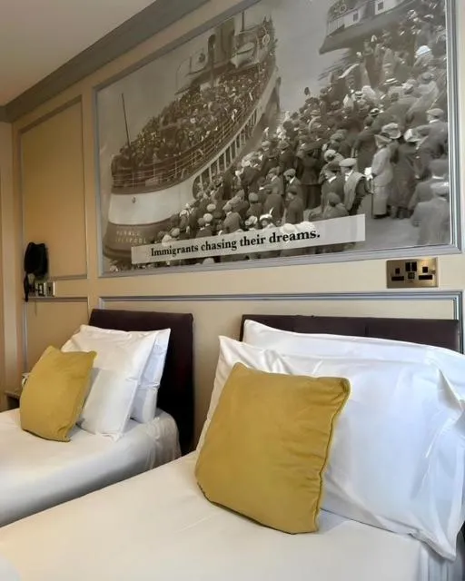 Bedroom, Bed in Central Station Hotel Liverpool