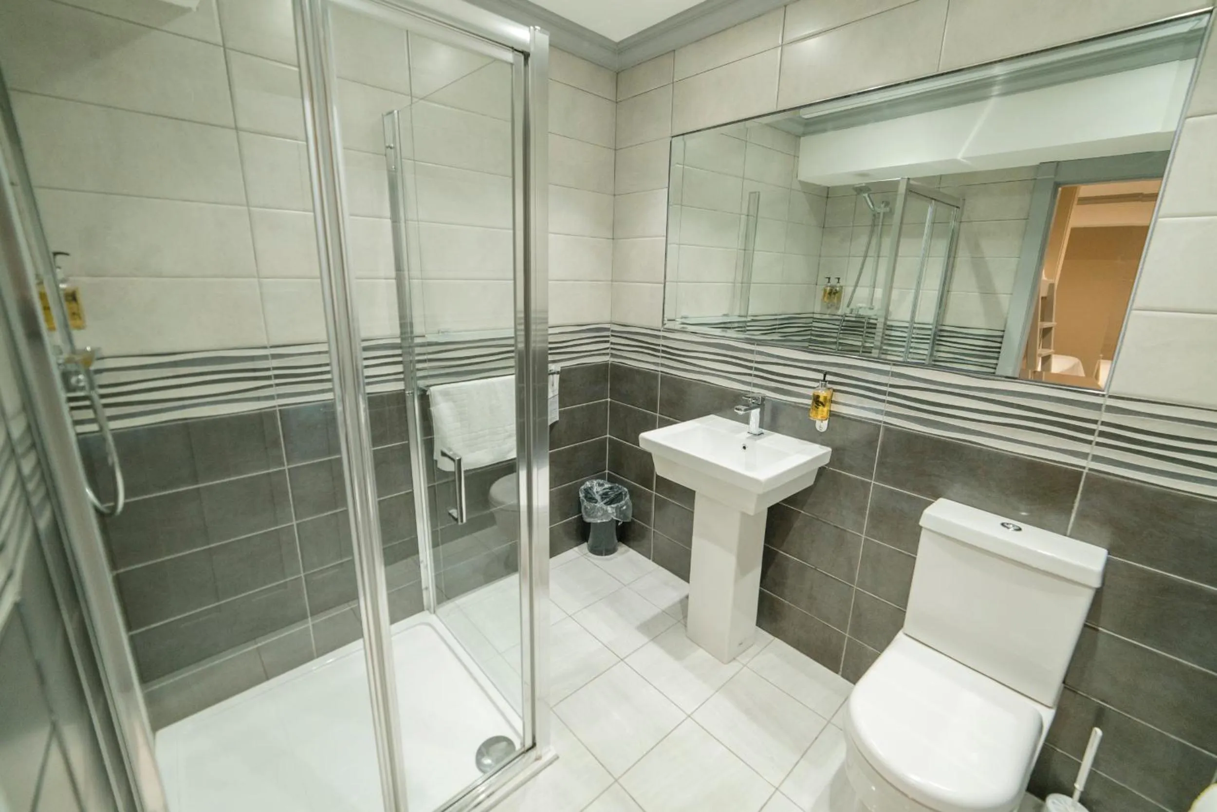 Shower in Central Station Hotel Liverpool