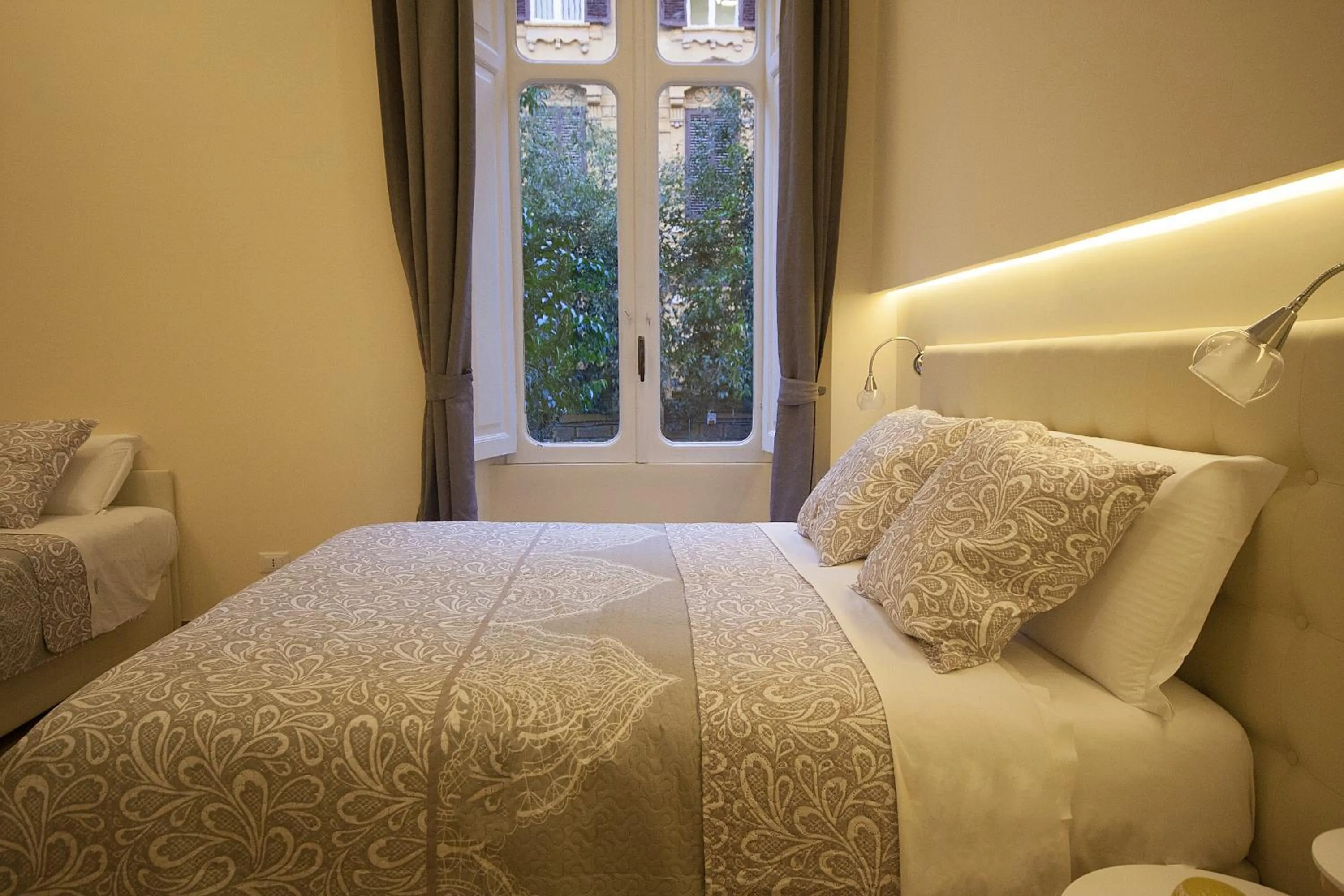 Photo of the whole room, Bed in Quiriti Vatican Relais
