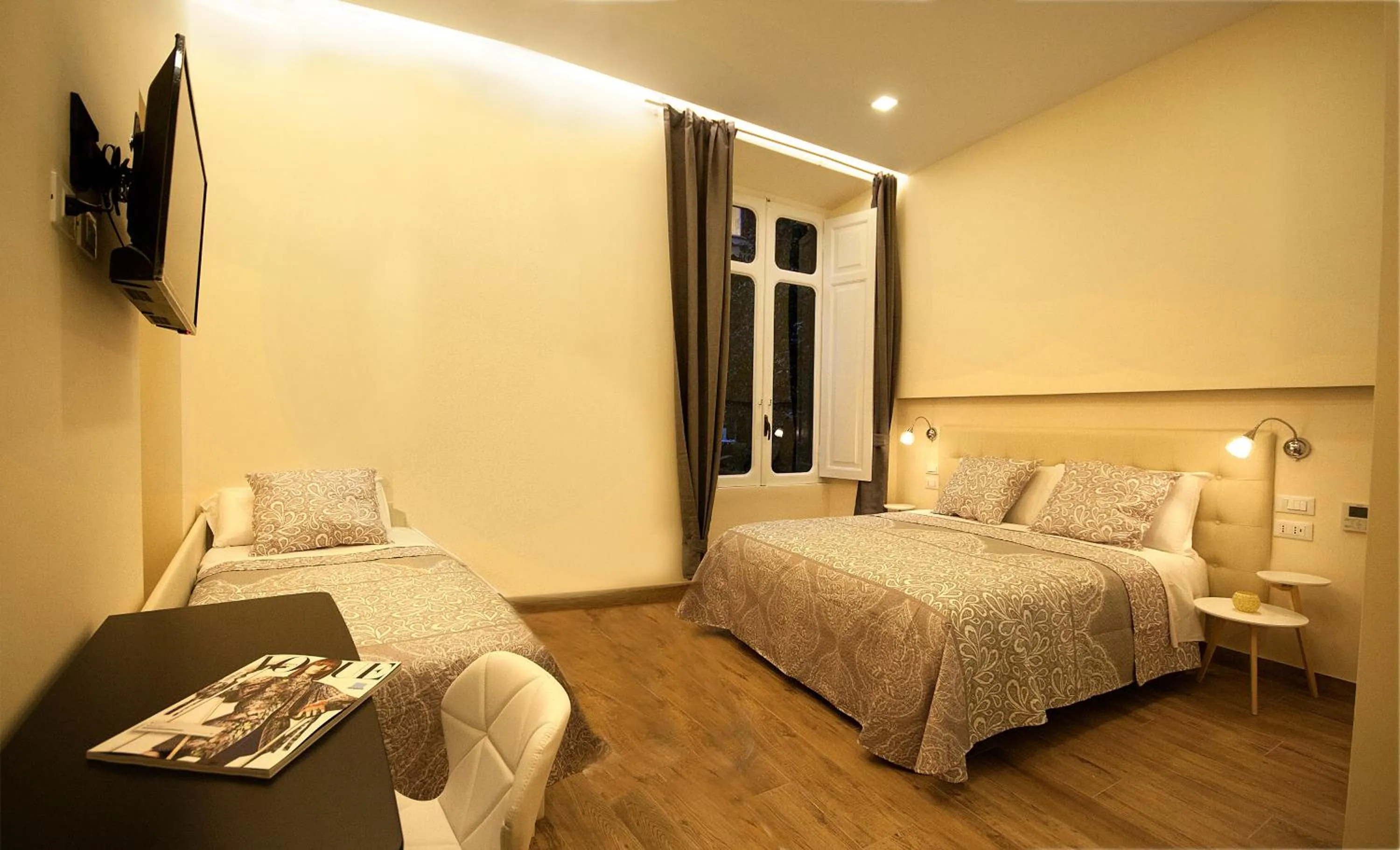 Photo of the whole room, Bed in Quiriti Vatican Relais