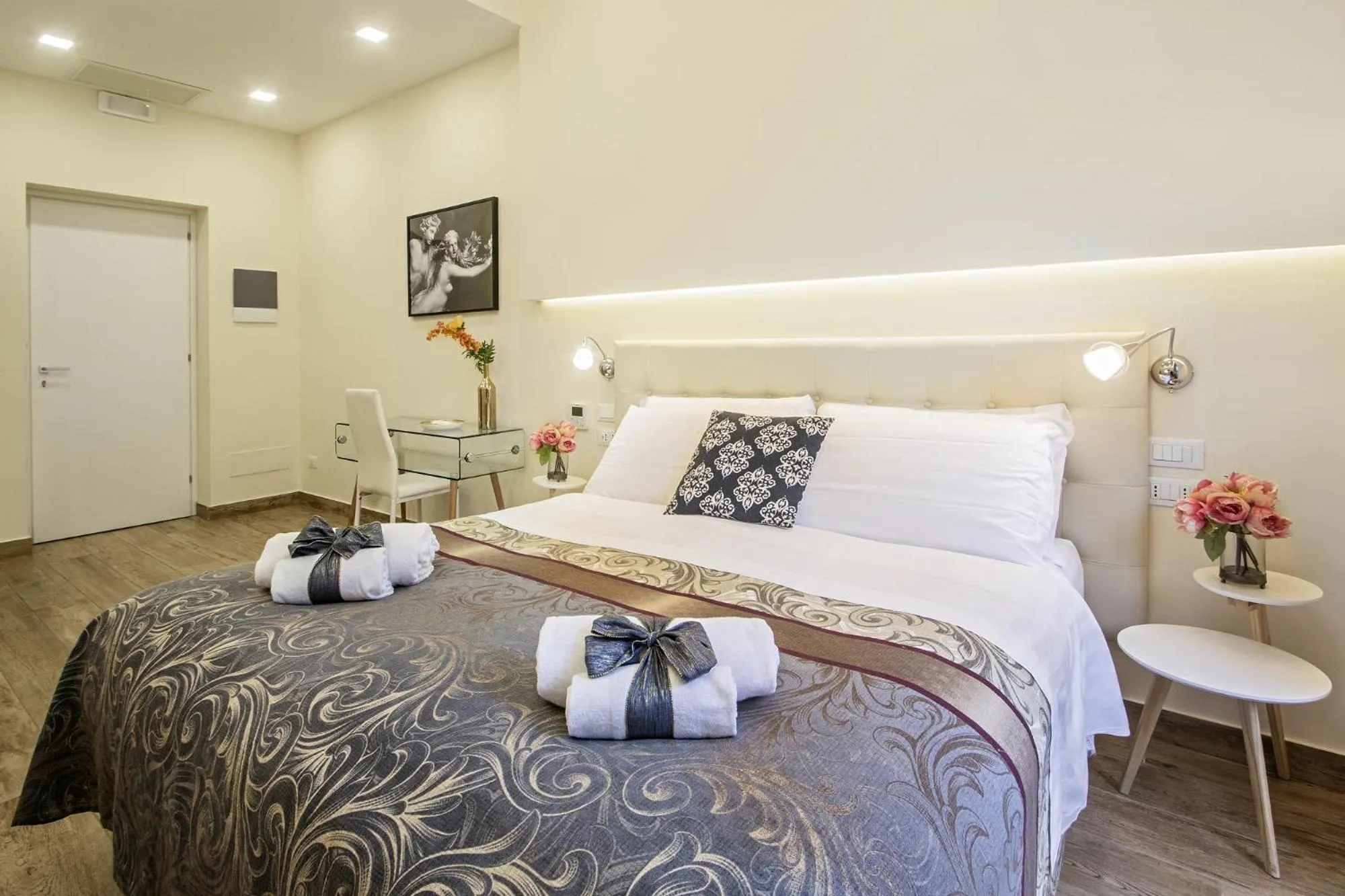 Photo of the whole room, Bed in Quiriti Vatican Relais