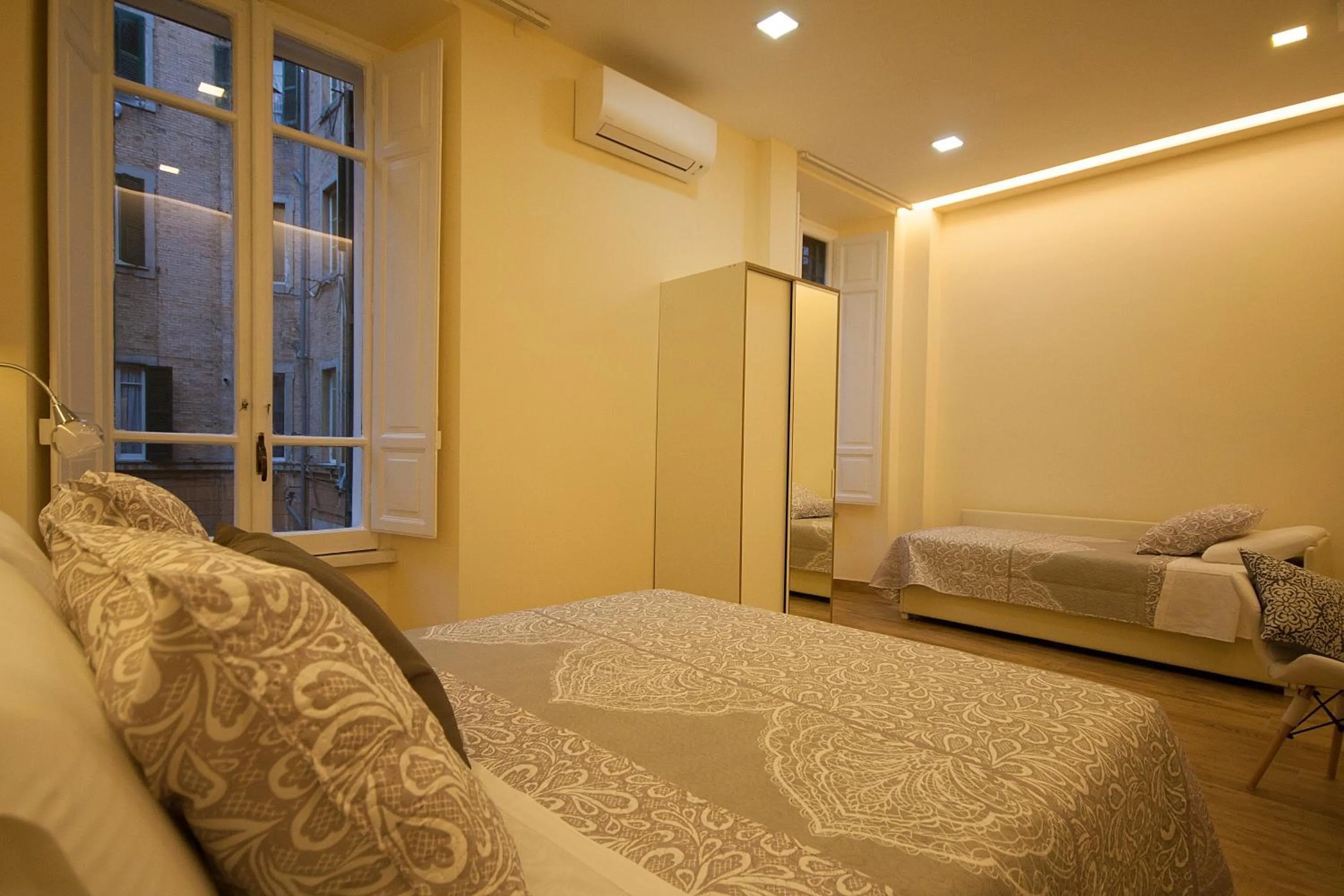 Photo of the whole room, Bed in Quiriti Vatican Relais