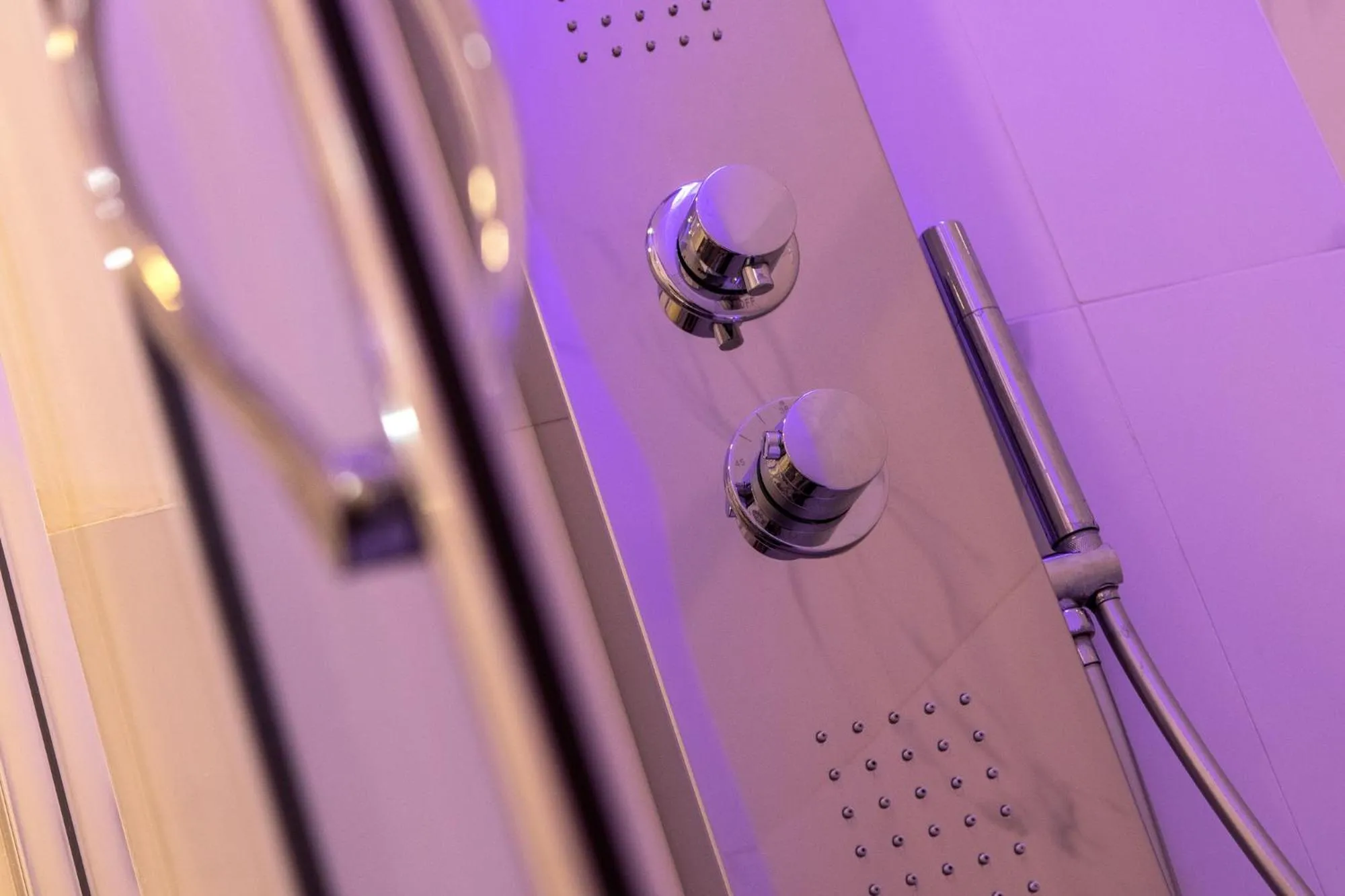 Shower in Quiriti Vatican Relais