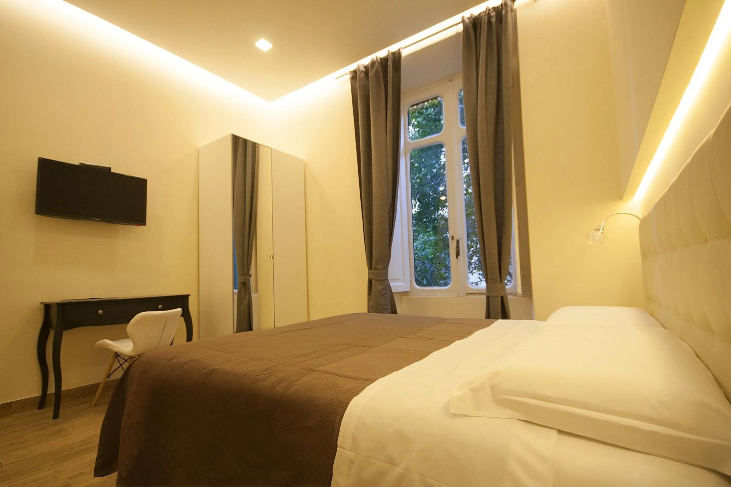 Photo of the whole room, Bed in Quiriti Vatican Relais