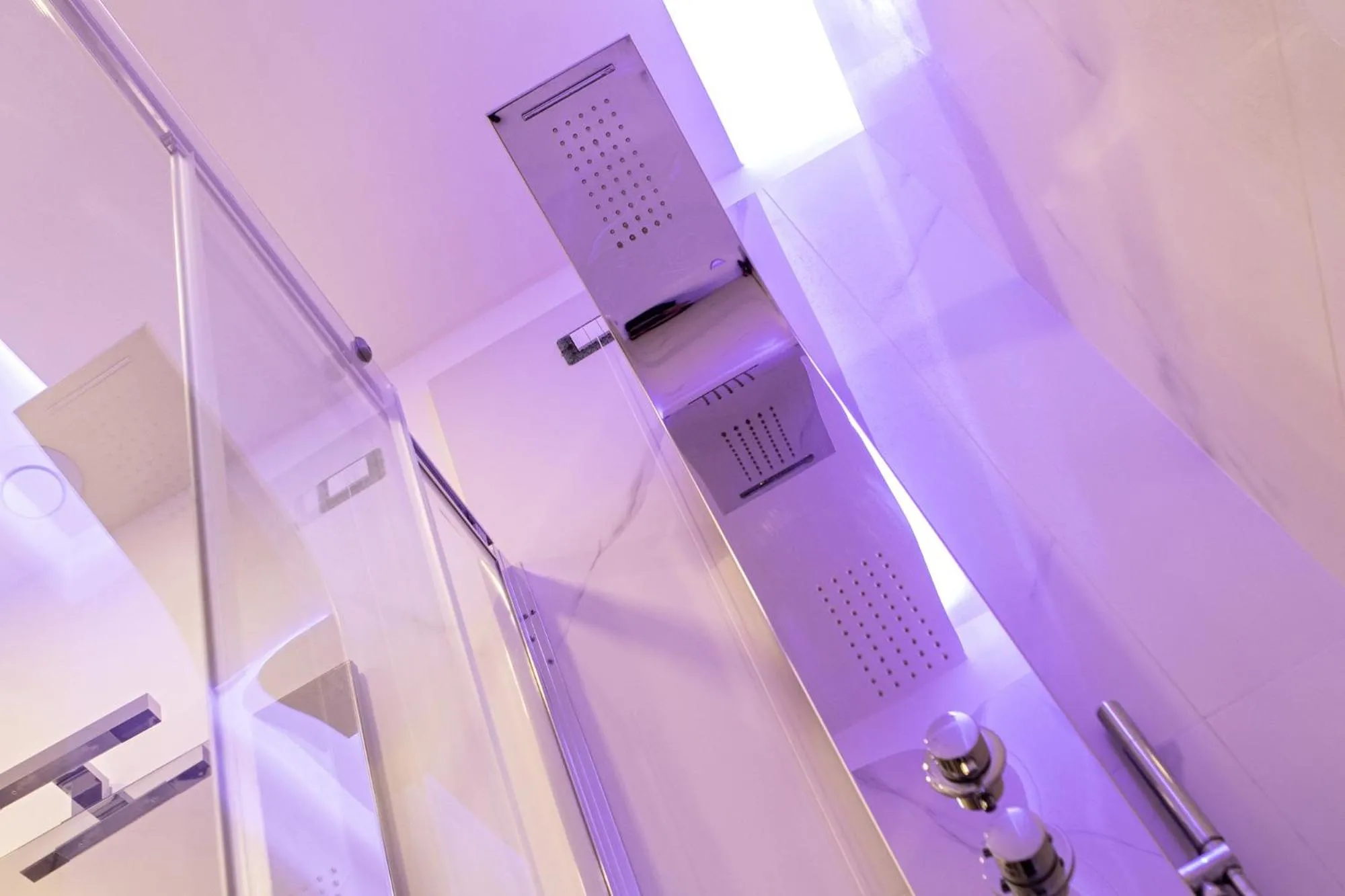 Shower in Quiriti Vatican Relais