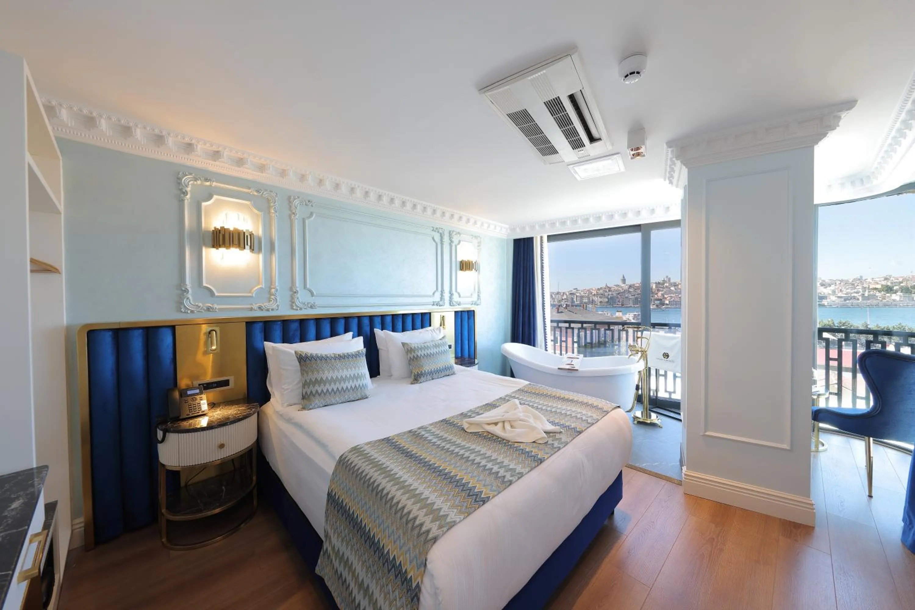 Bed in Golden Horn Bosphorus Hotel