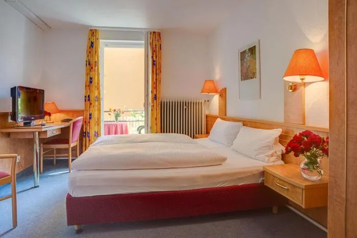 Photo of the whole room, Bed in Hotel Möve garni