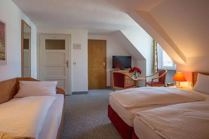 Photo of the whole room, Bed in Hotel Möve garni