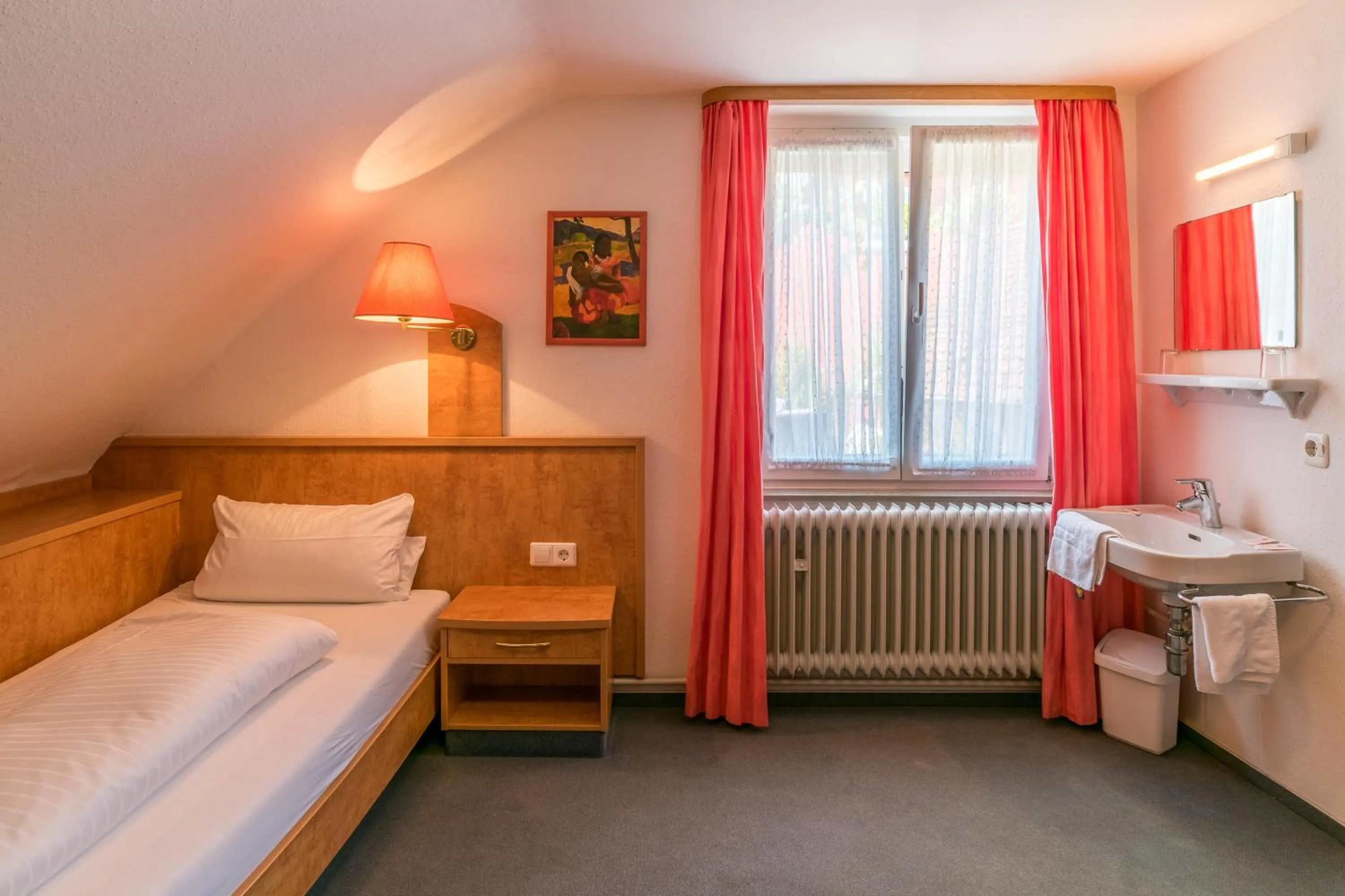 Photo of the whole room, Bed in Hotel Möve garni