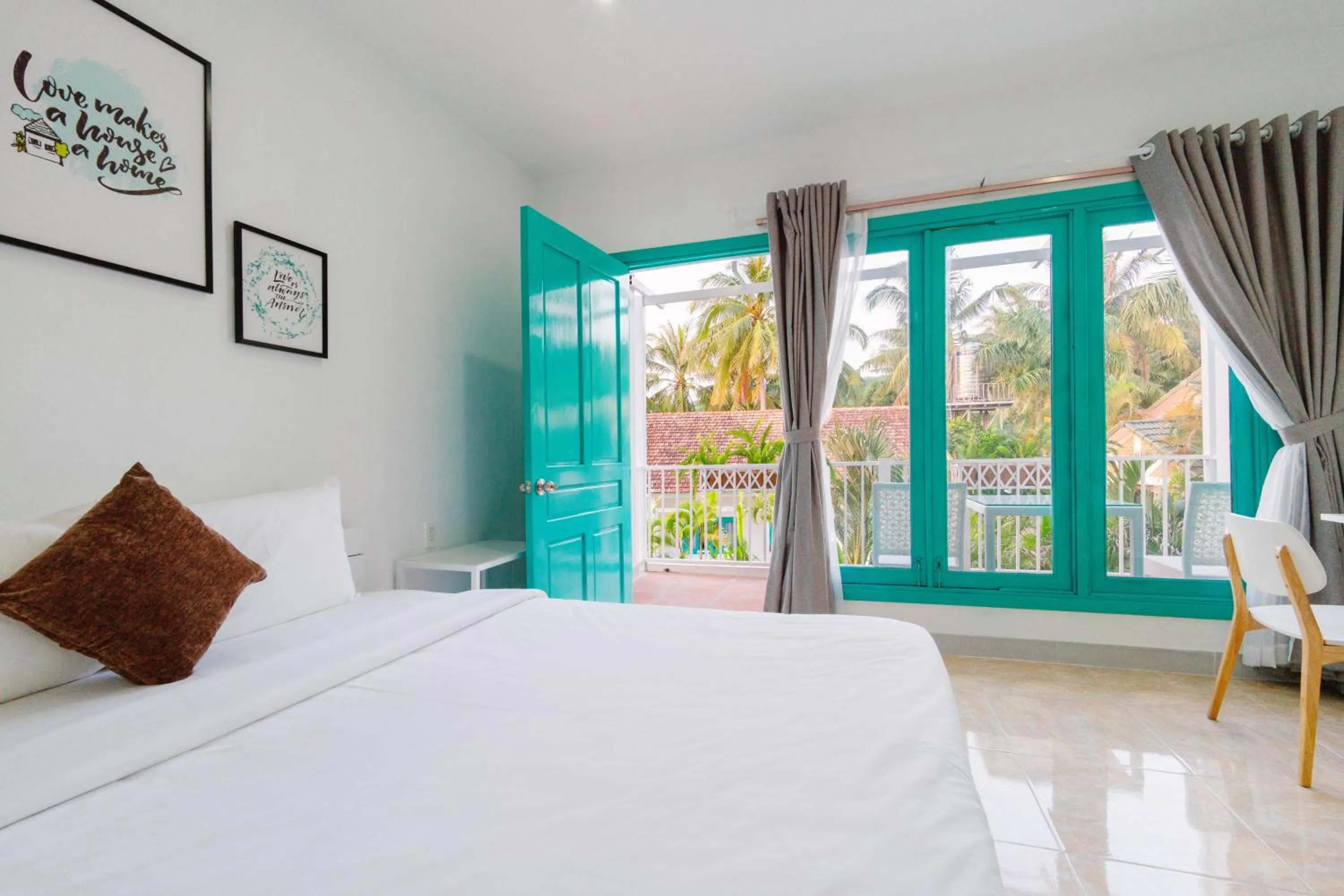 Balcony/Terrace, Bed in Philip Bungalow