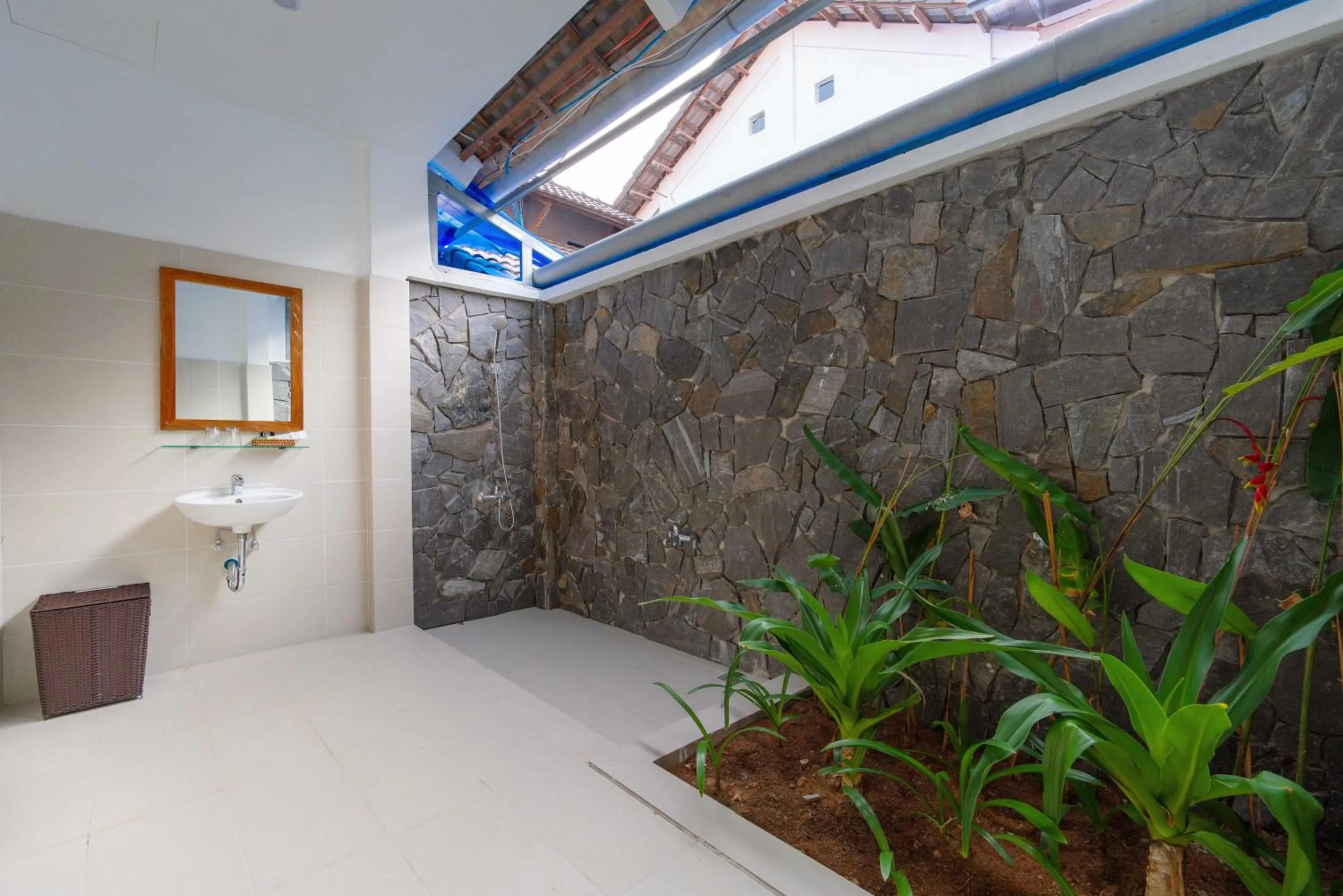 Shower in Philip Bungalow