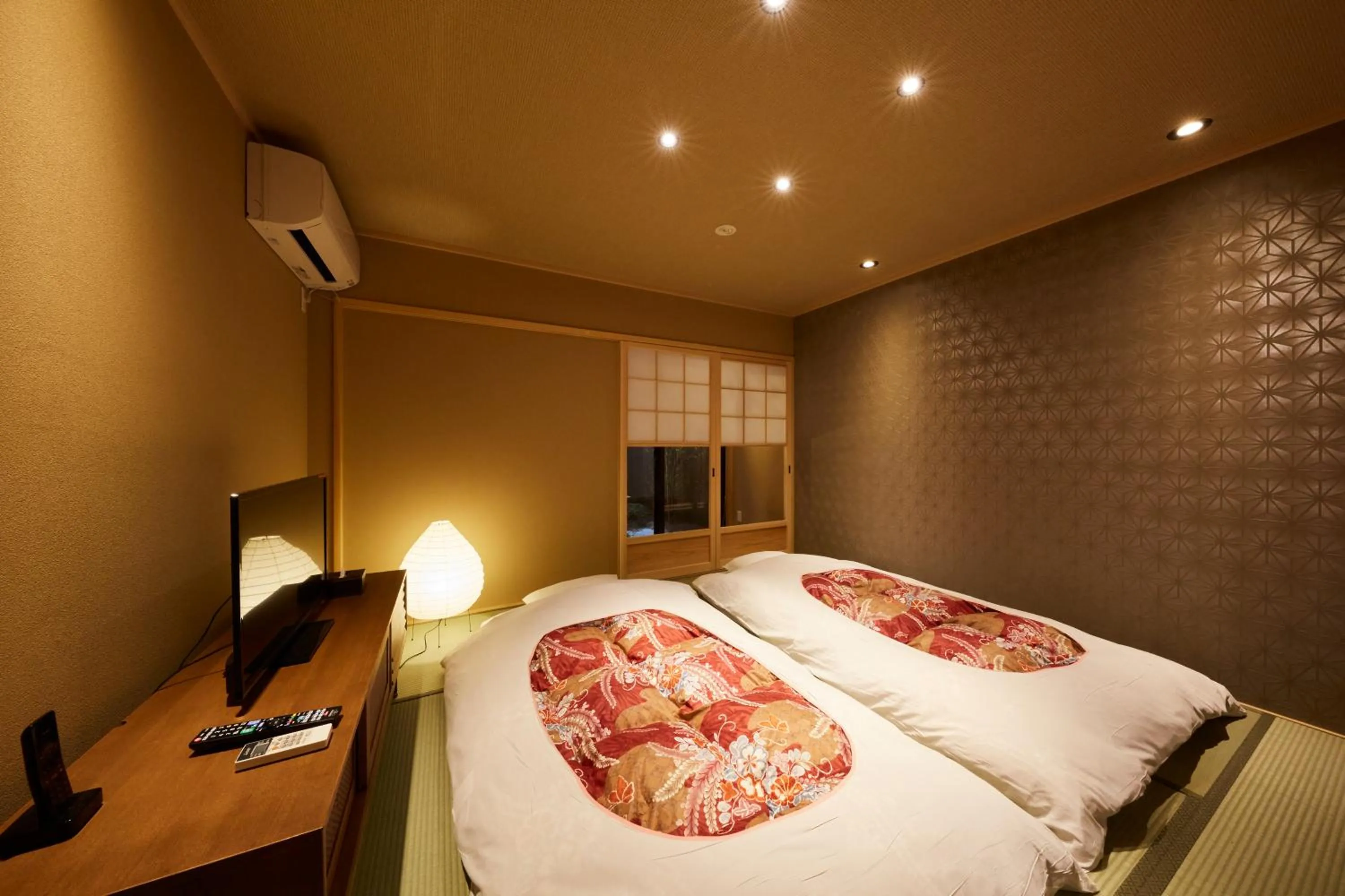 Bedroom, Bed in Rinn Miyagawacho Tsubaki