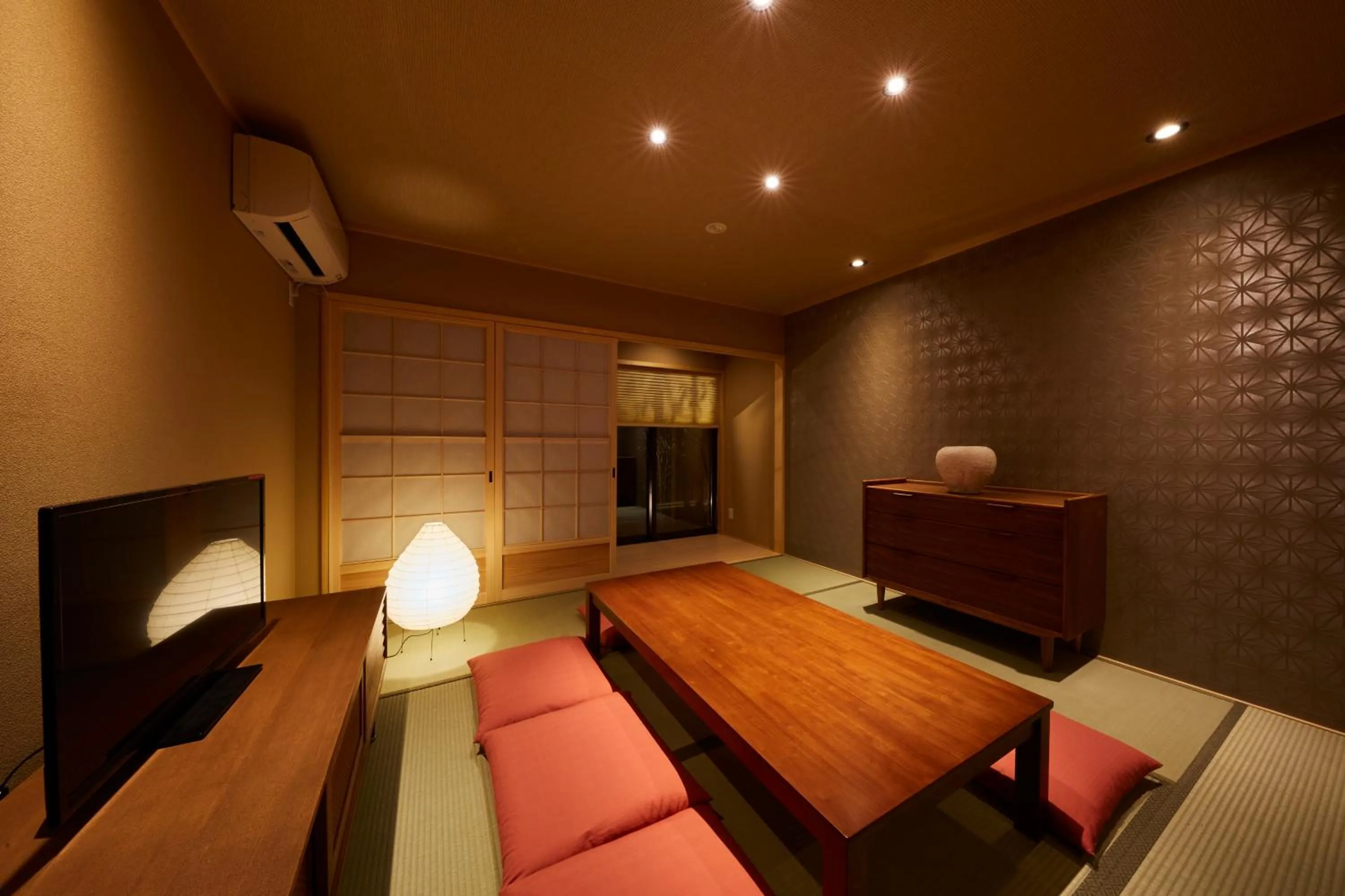 Living room, Bed in Rinn Miyagawacho Tsubaki