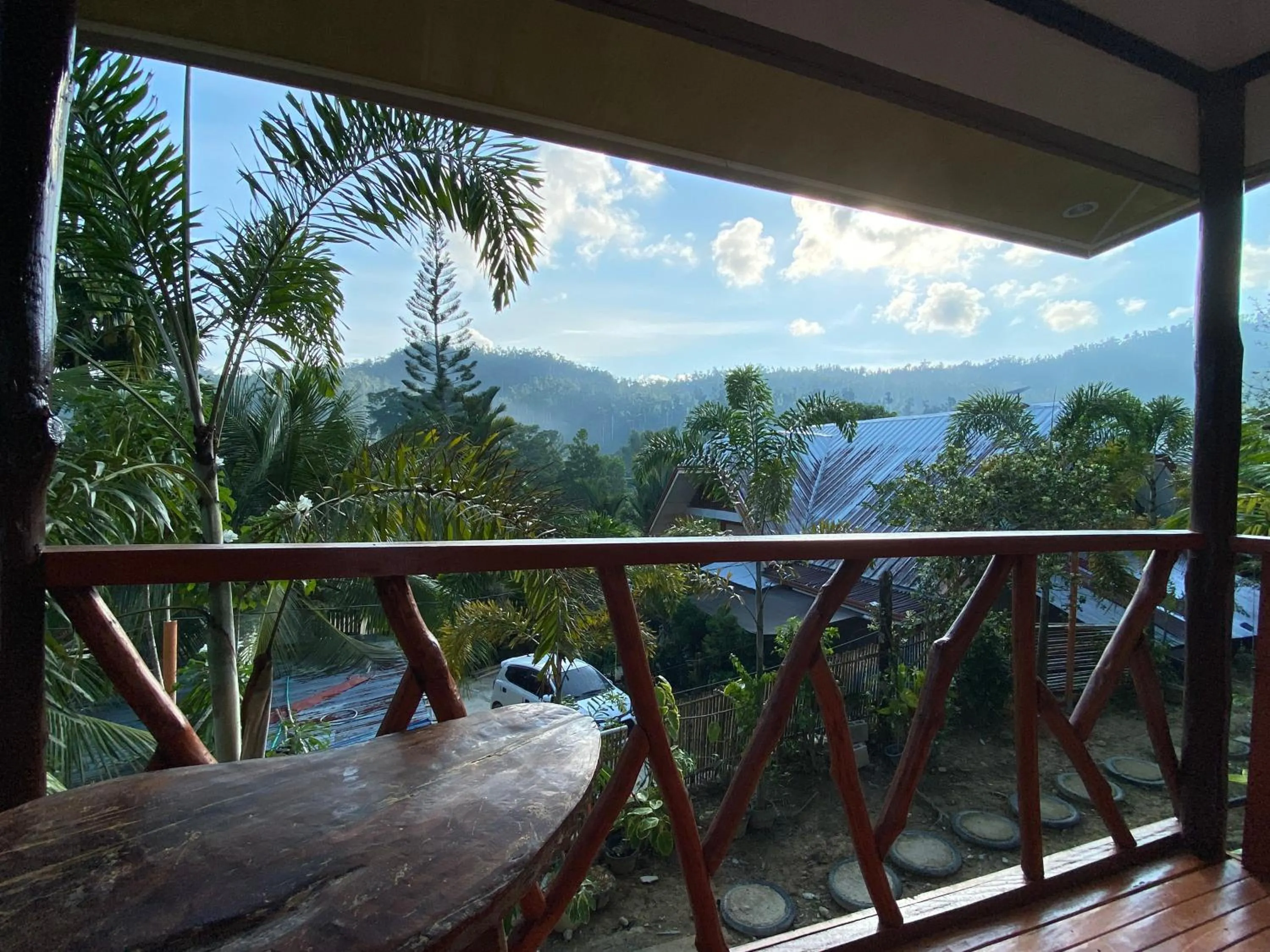 MiL's Hillside Tourist Inn