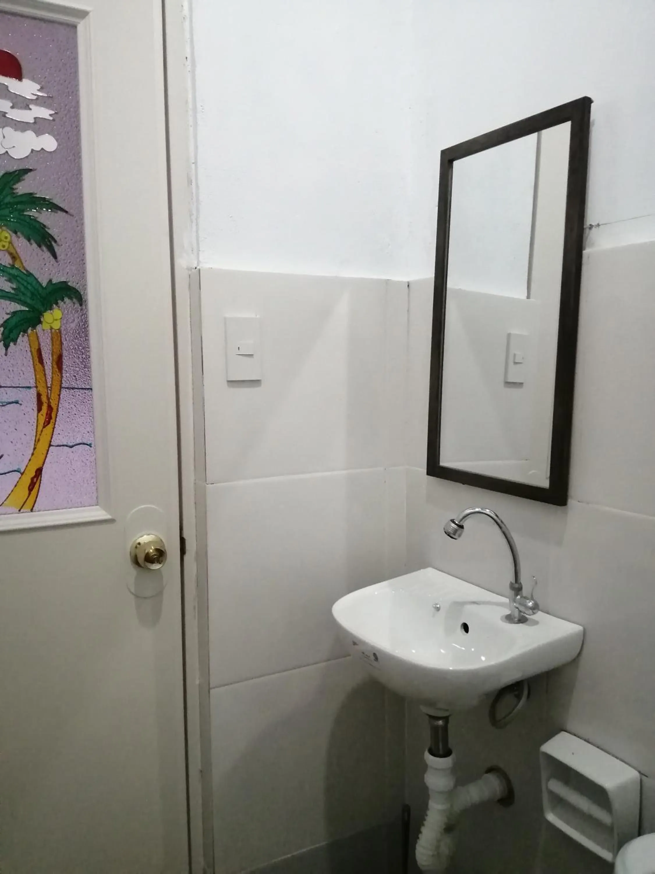 MiL's Hillside Tourist Inn