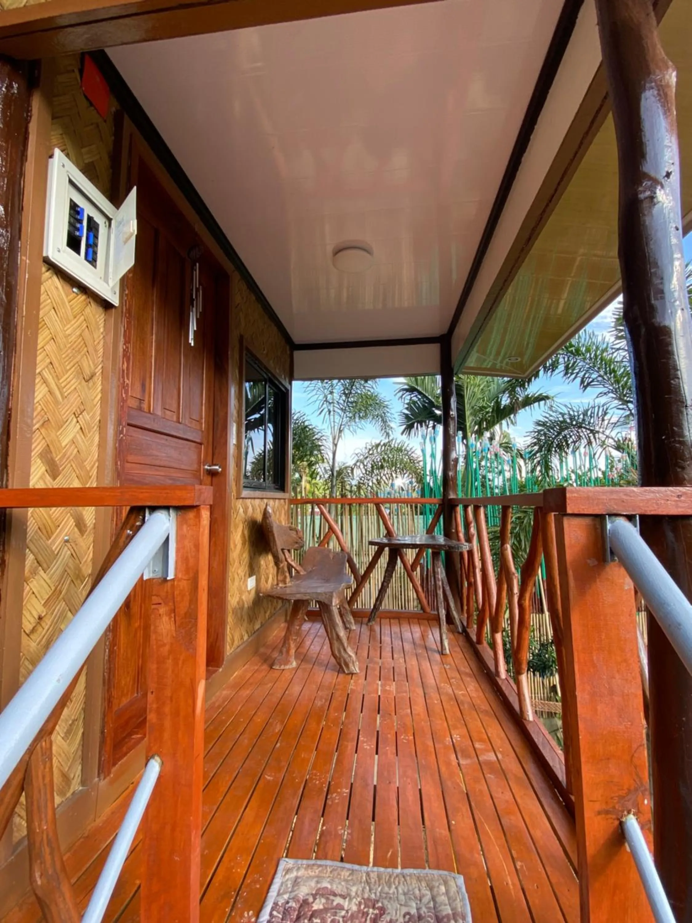 MiL's Hillside Tourist Inn