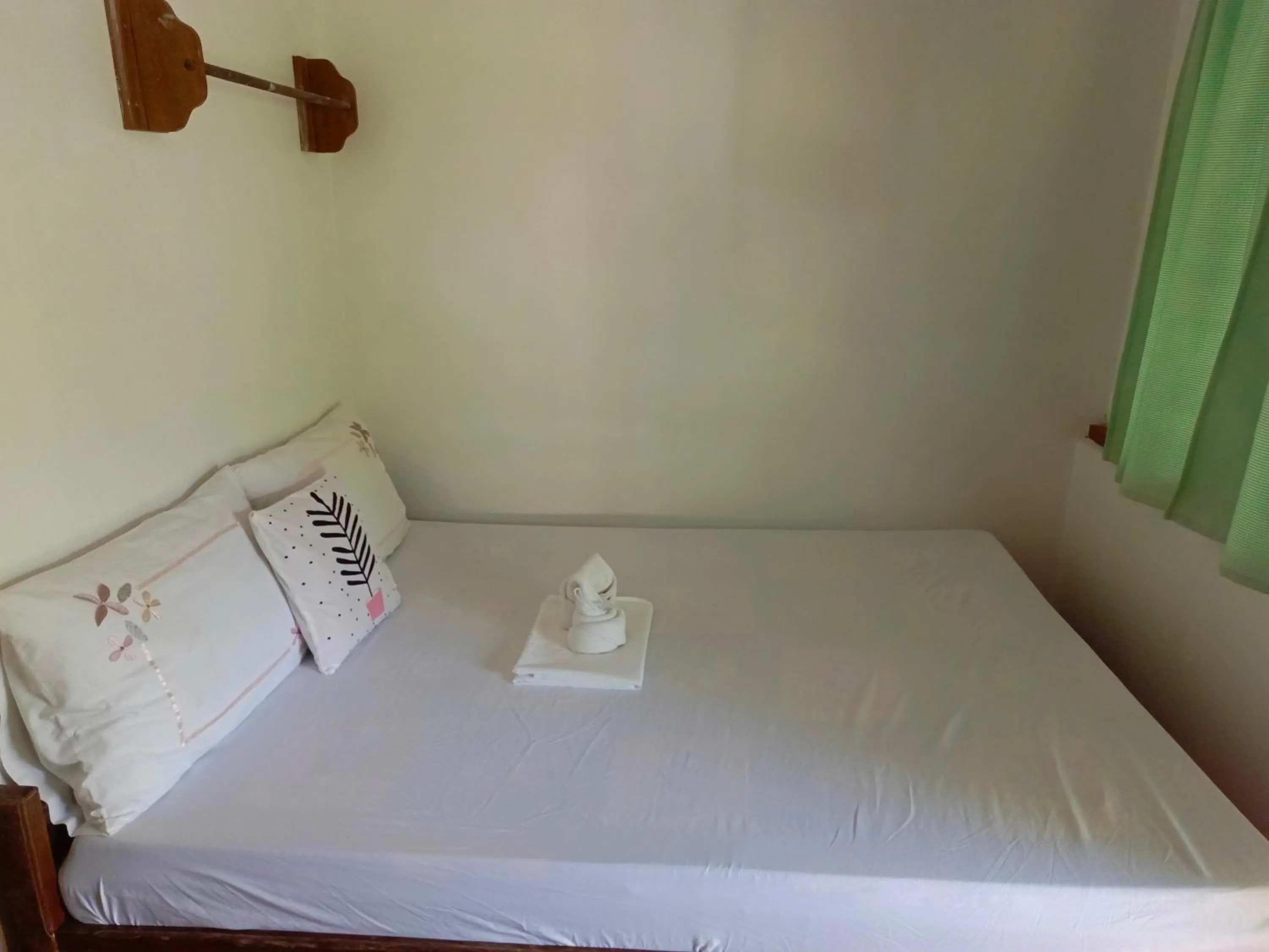 Bed in MiL's Hillside Tourist Inn