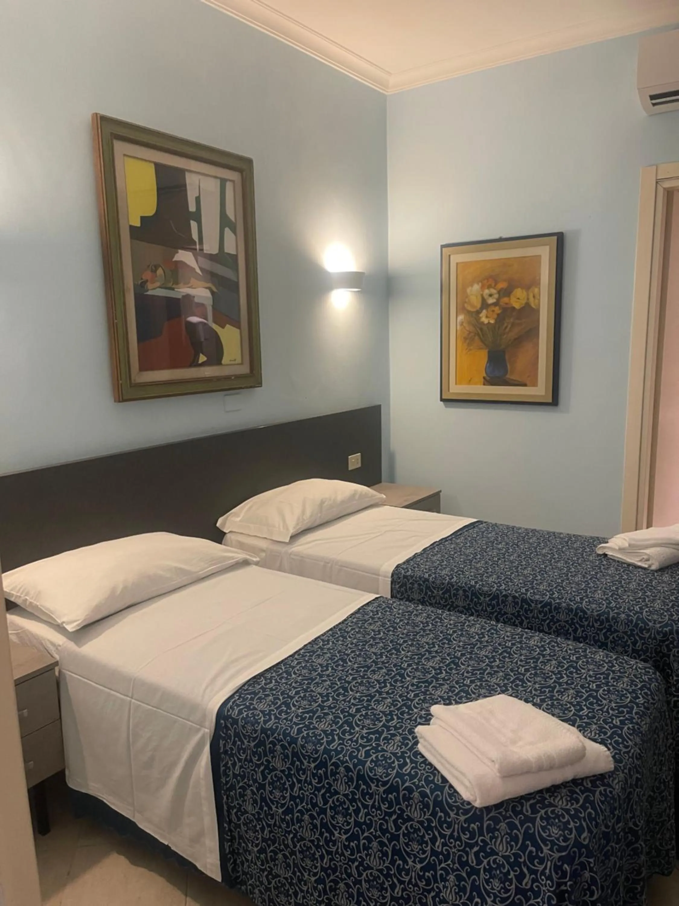 Bed in Residence Lodi