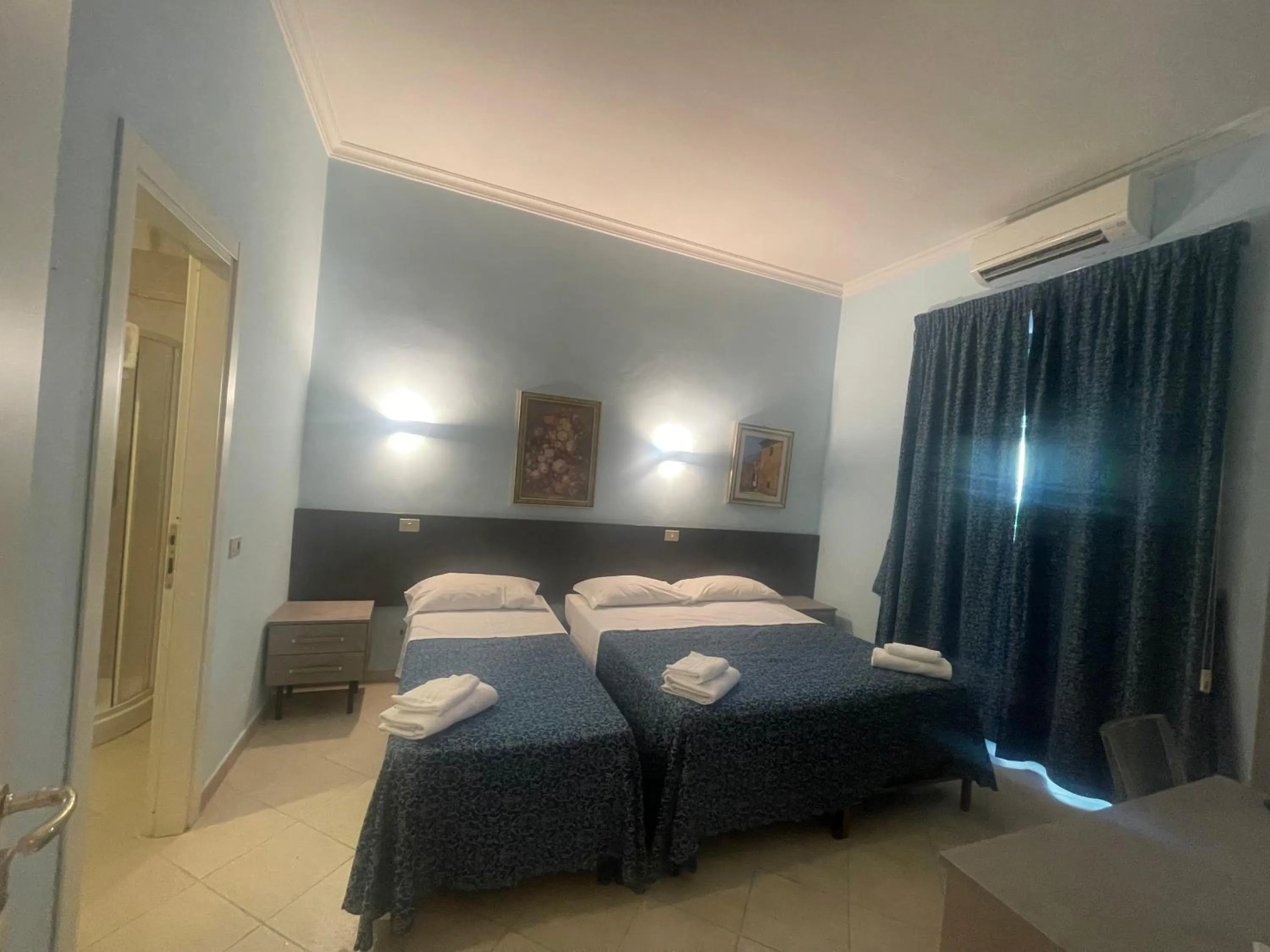 Bed in Residence Lodi